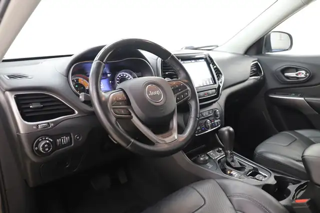 Jeep Cherokee view 13