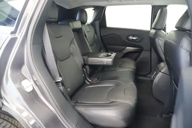 Jeep Cherokee view 12