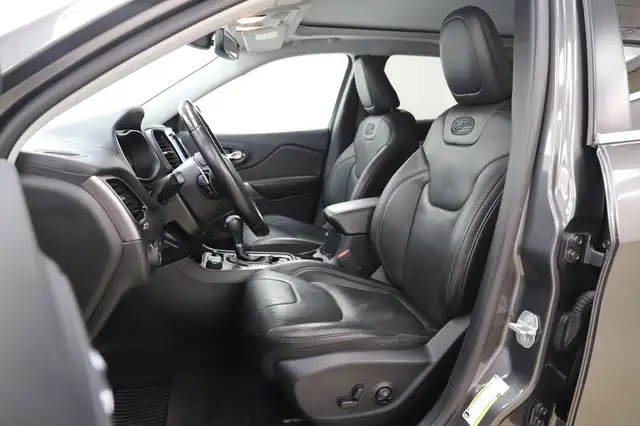 Jeep Cherokee view 9