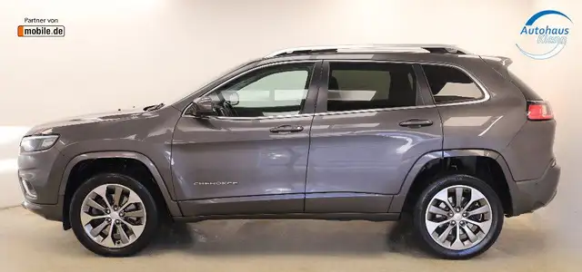 Jeep Cherokee view 4