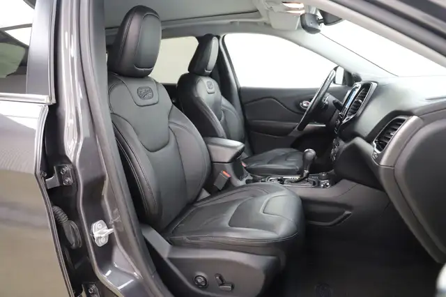 Jeep Cherokee view 10