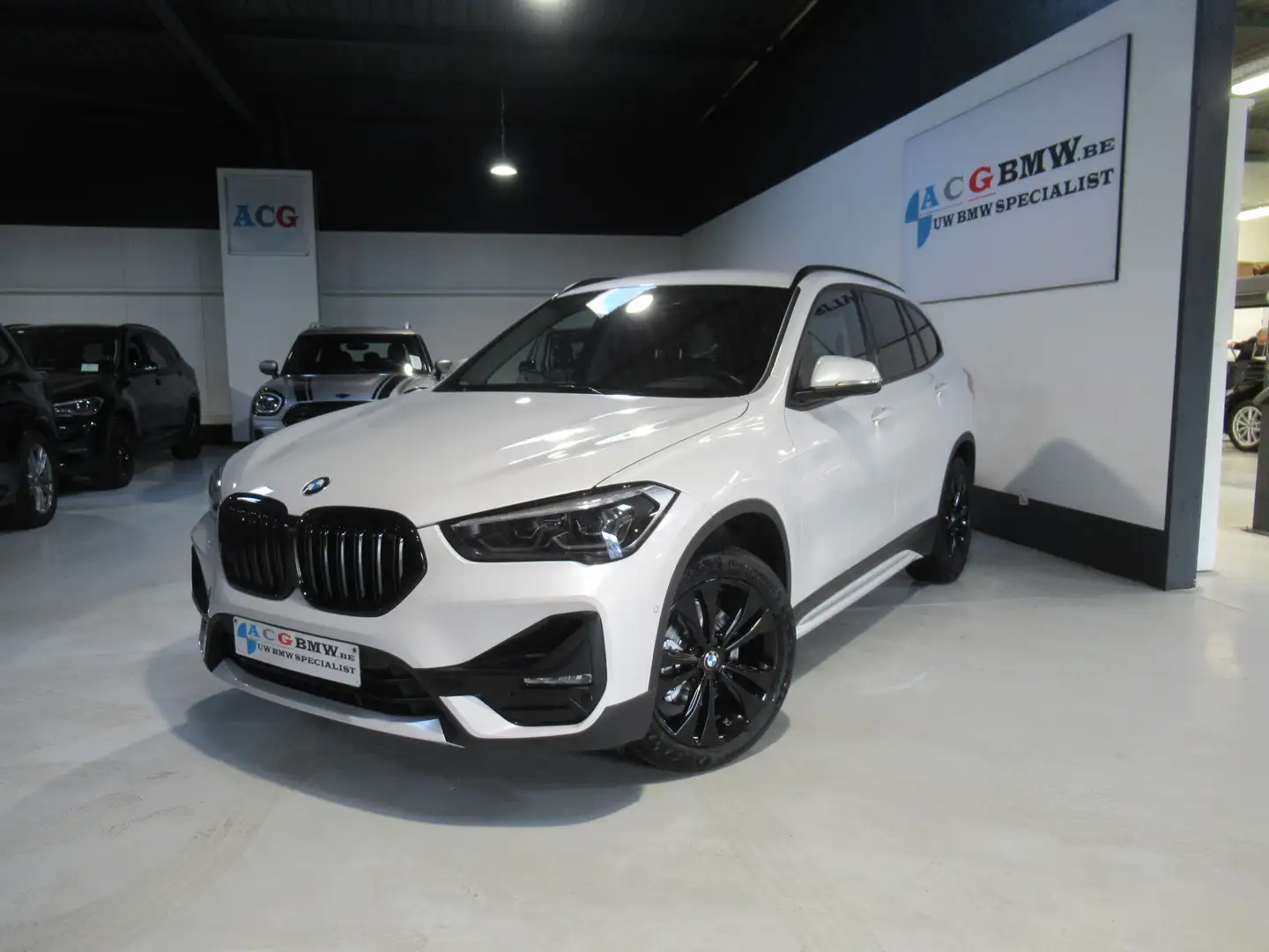 BMW X1 SportLine Aut 18i LED Leder Navi Full ShadowLine! Weiß - 1
