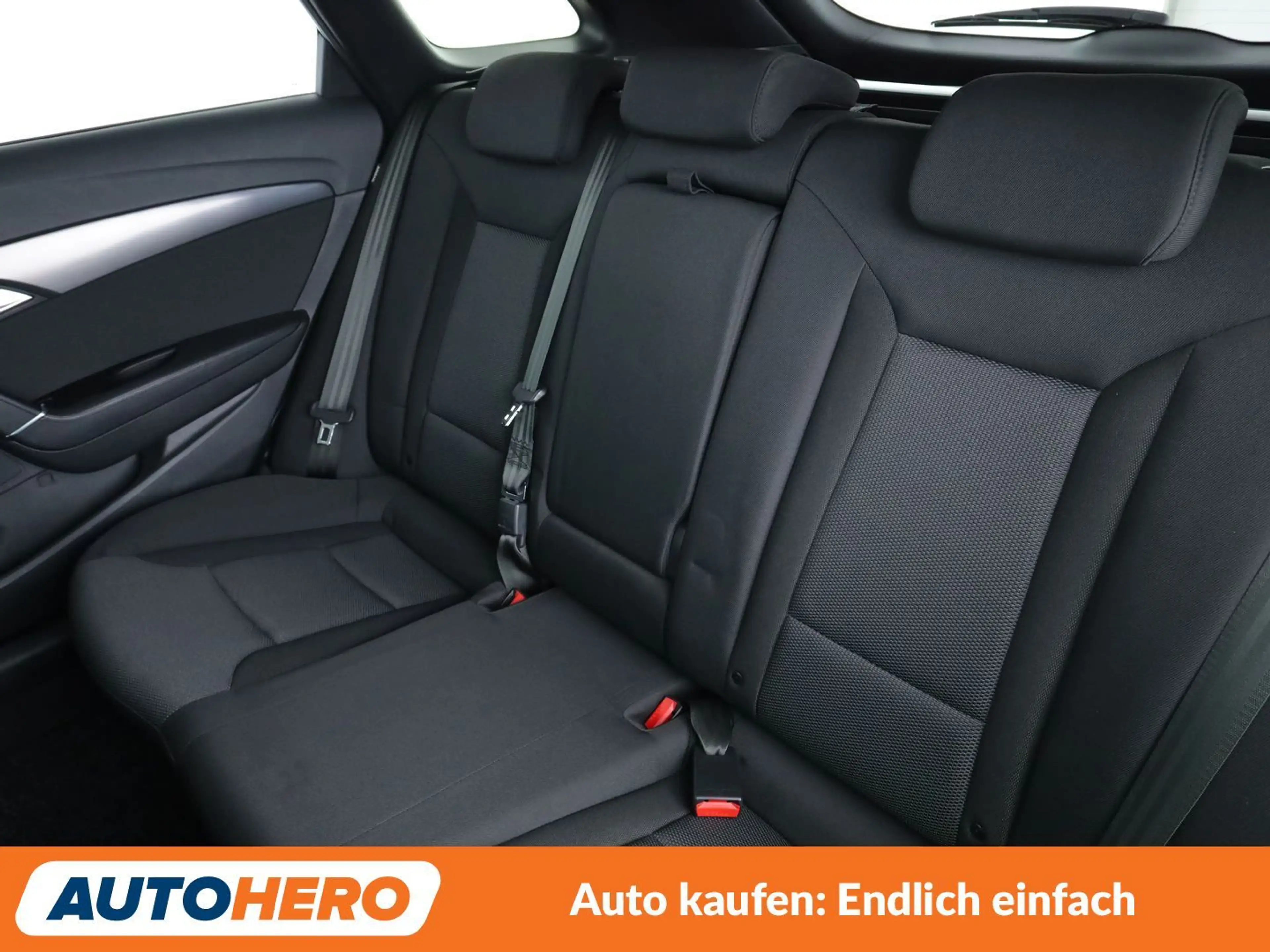 Hyundai i40 1.7 CRDi FIFA World Cup Edition Aut.*NAVI*XENON* — photo 14