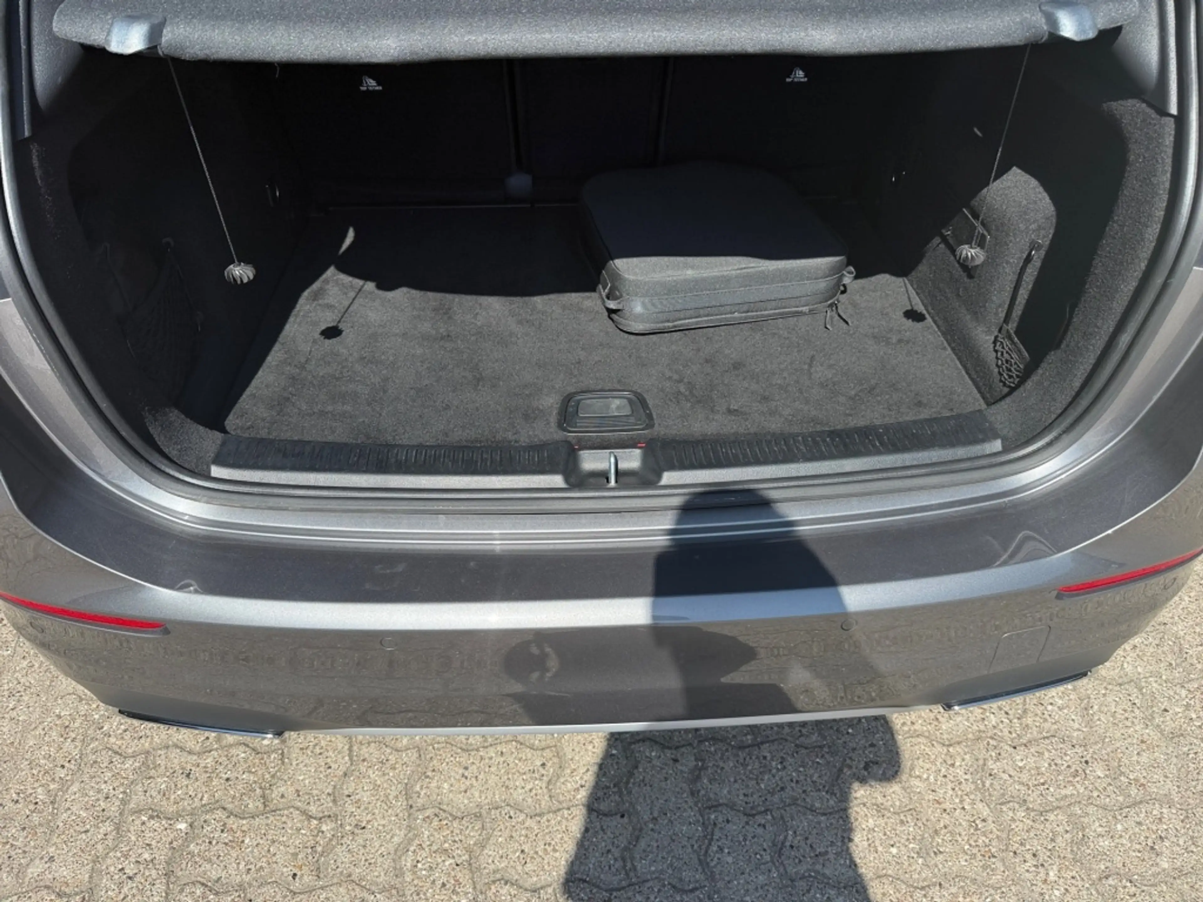 Mercedes-Benz B 250 e  AMG AHK KAMERA PANO SPUR STANDH PDC SHD — photo 15