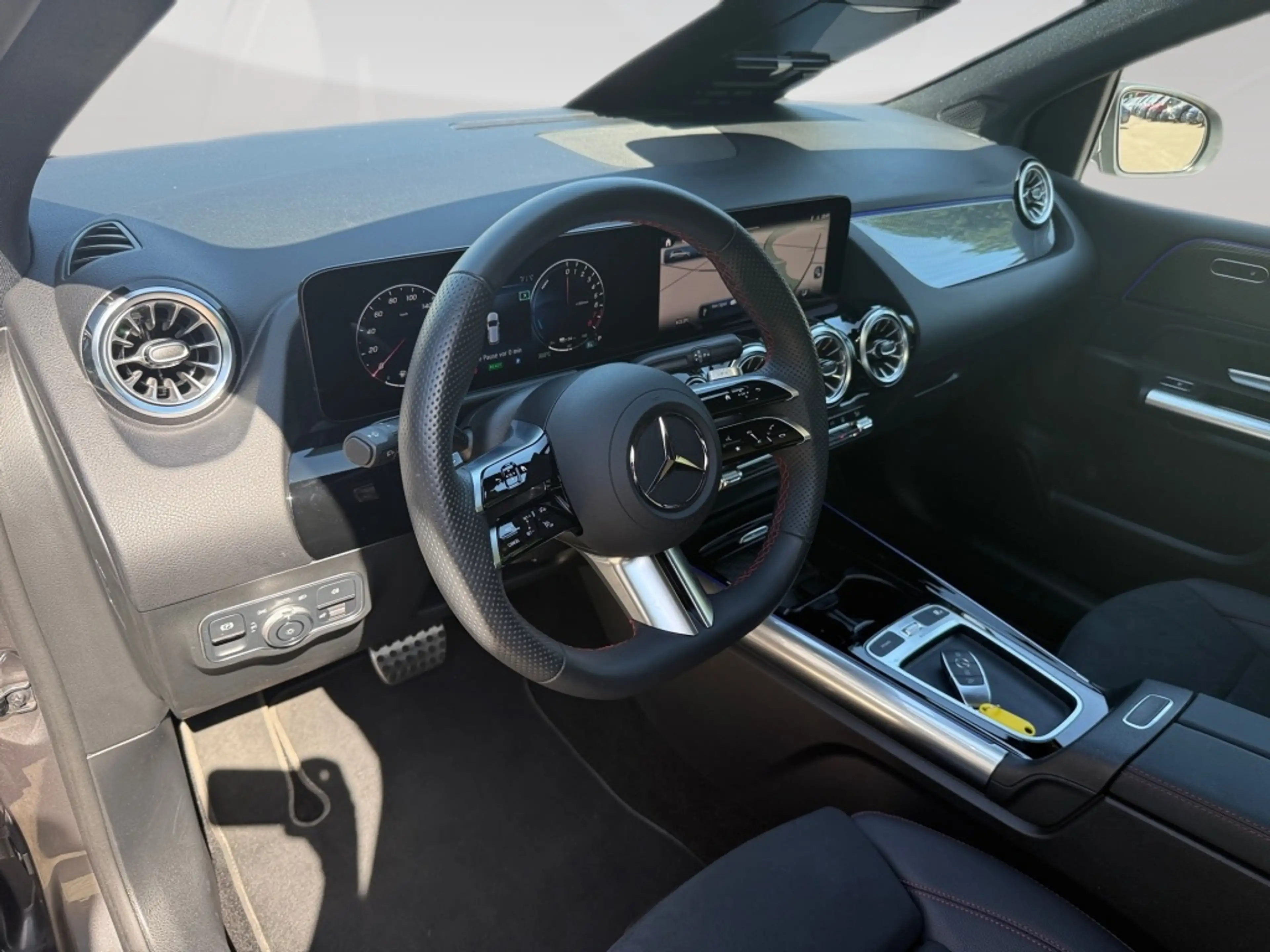 Mercedes-Benz B 250 e  AMG AHK KAMERA PANO SPUR STANDH PDC SHD — photo 12