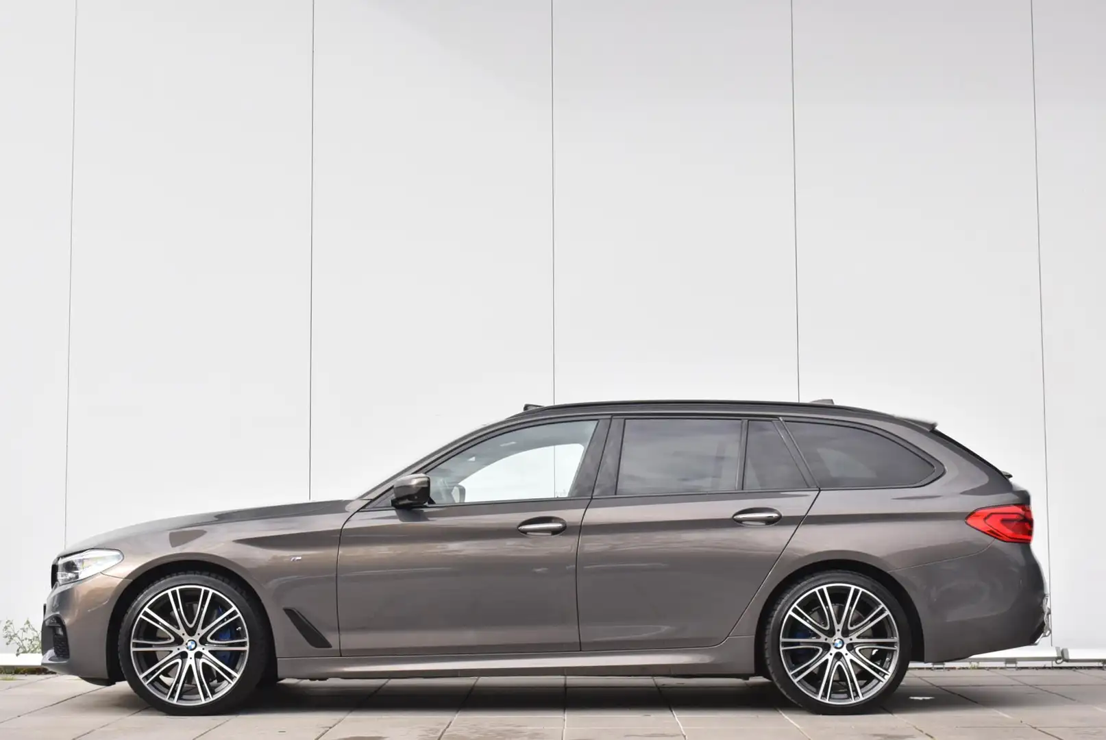 BMW 540 5 Serie Touring 540i xDrive High Executive M-Sport Wit - 2