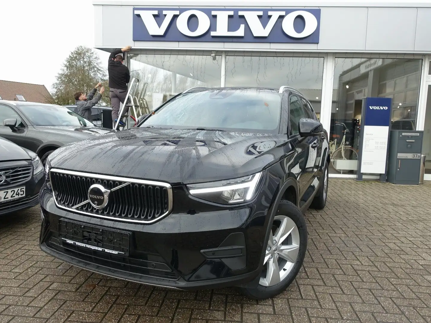Volvo XC40 Core B3 Mild-Hybrid/360°/BLIS/Carplay Schwarz - 1