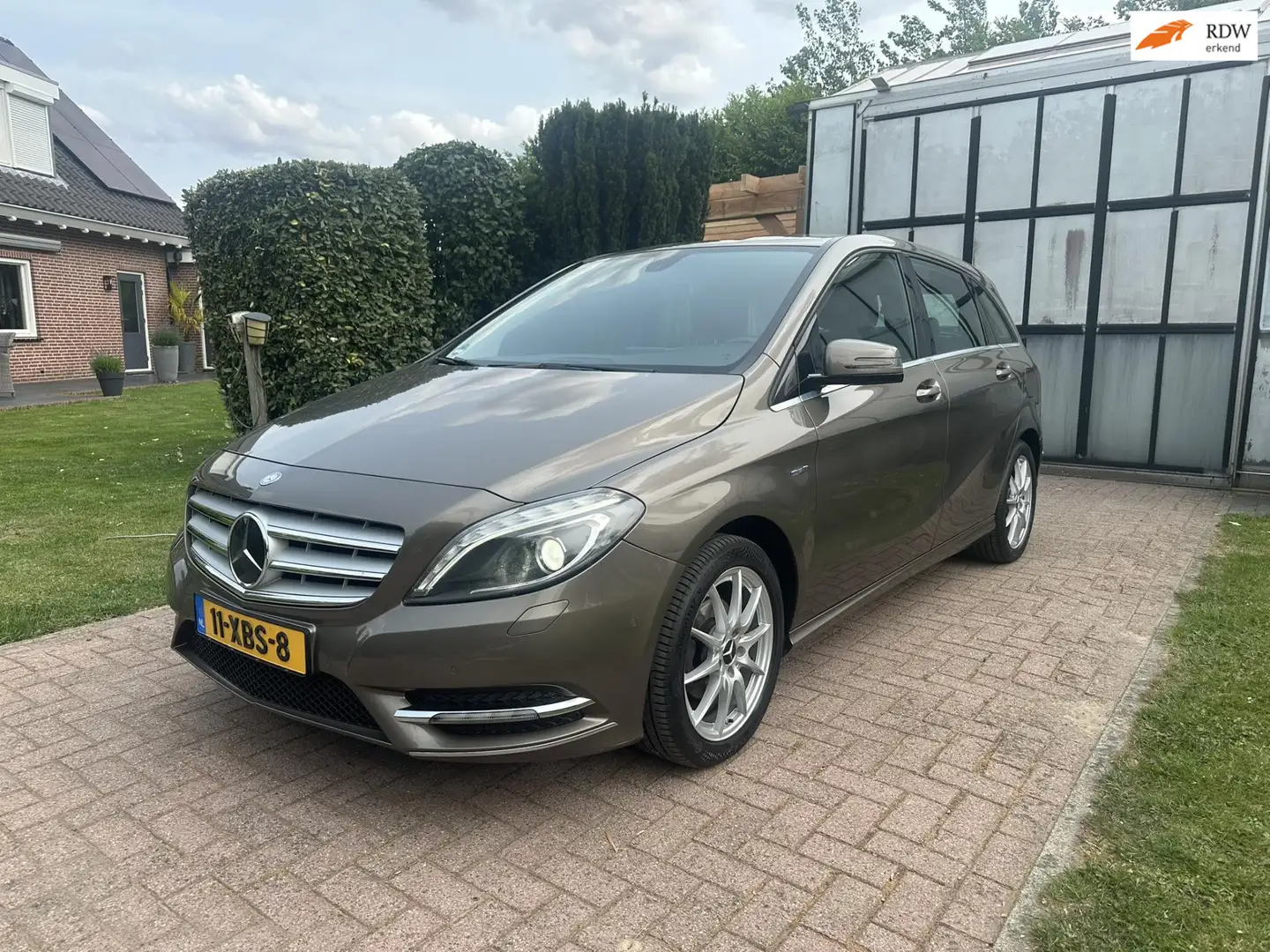 Mercedes-Benz B 180 Ambition trekhaak Bi-Xenon Grau - 1