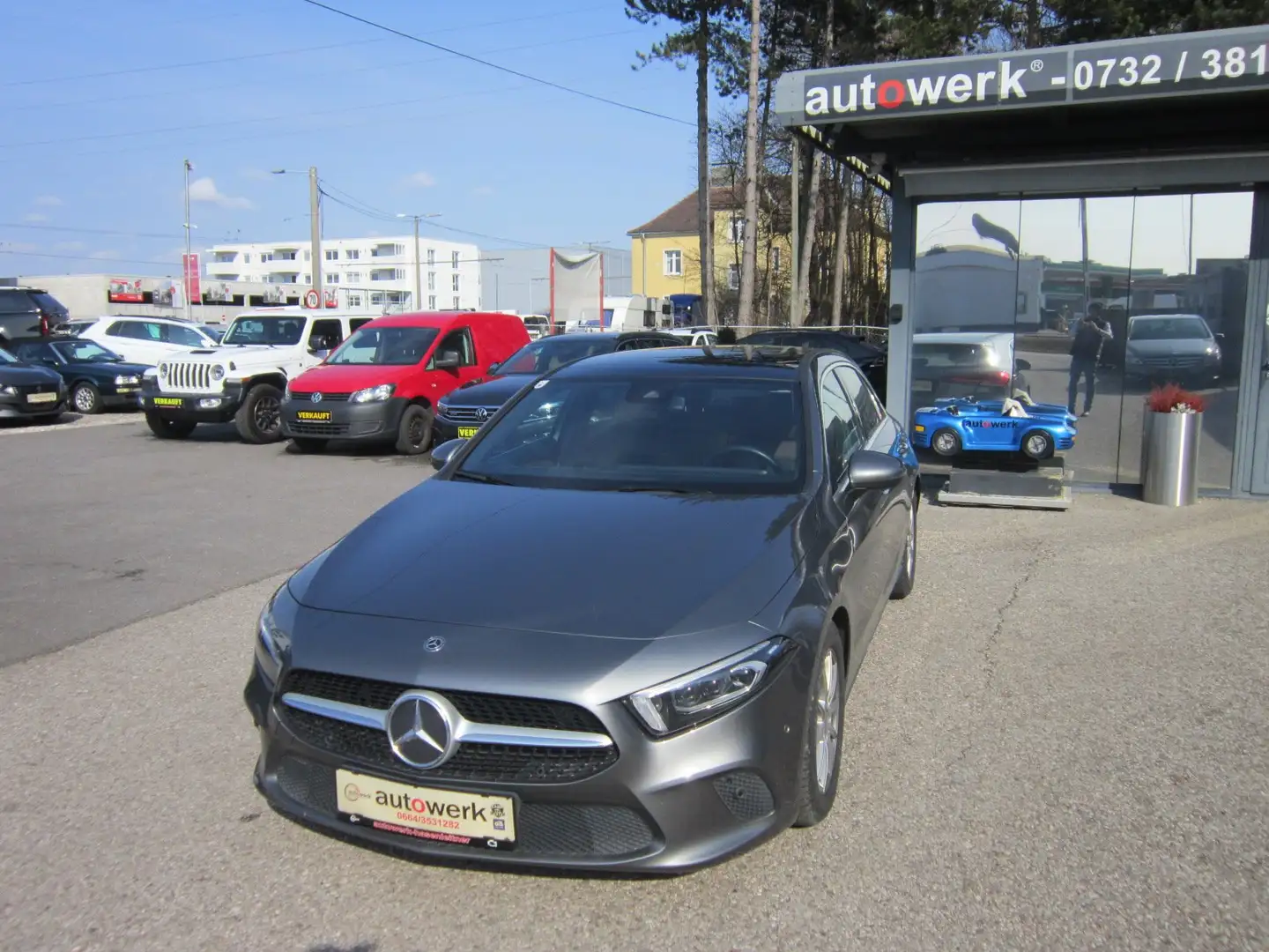 Mercedes-Benz A 180 Panorama, Automatik, Vollleder, Xenon Grau - 1