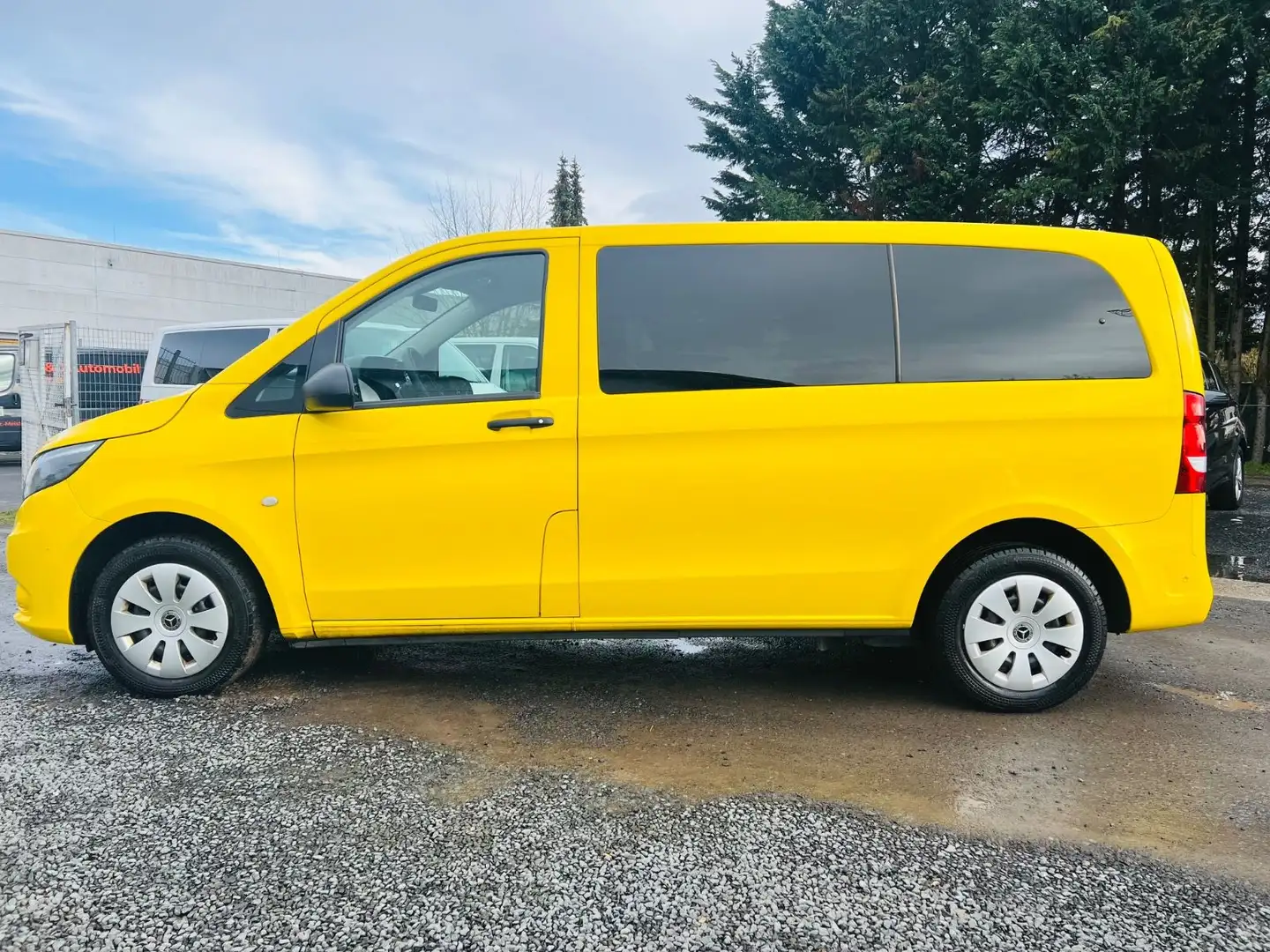 Mercedes-Benz Vito Tourer CDI Pro/Liege Paket/AHK/Scheckheft Jaune - 2