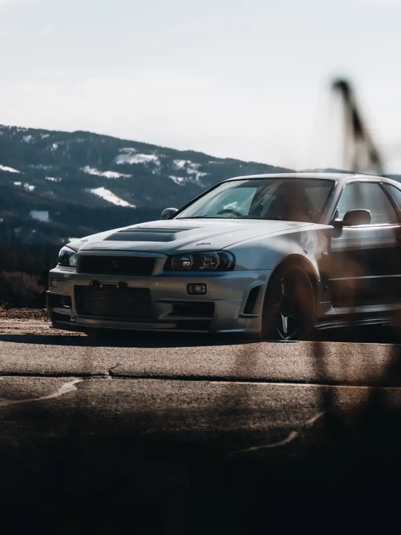 Nissan Skyline R34 GTR V-spec Single Turbo Silber - 2