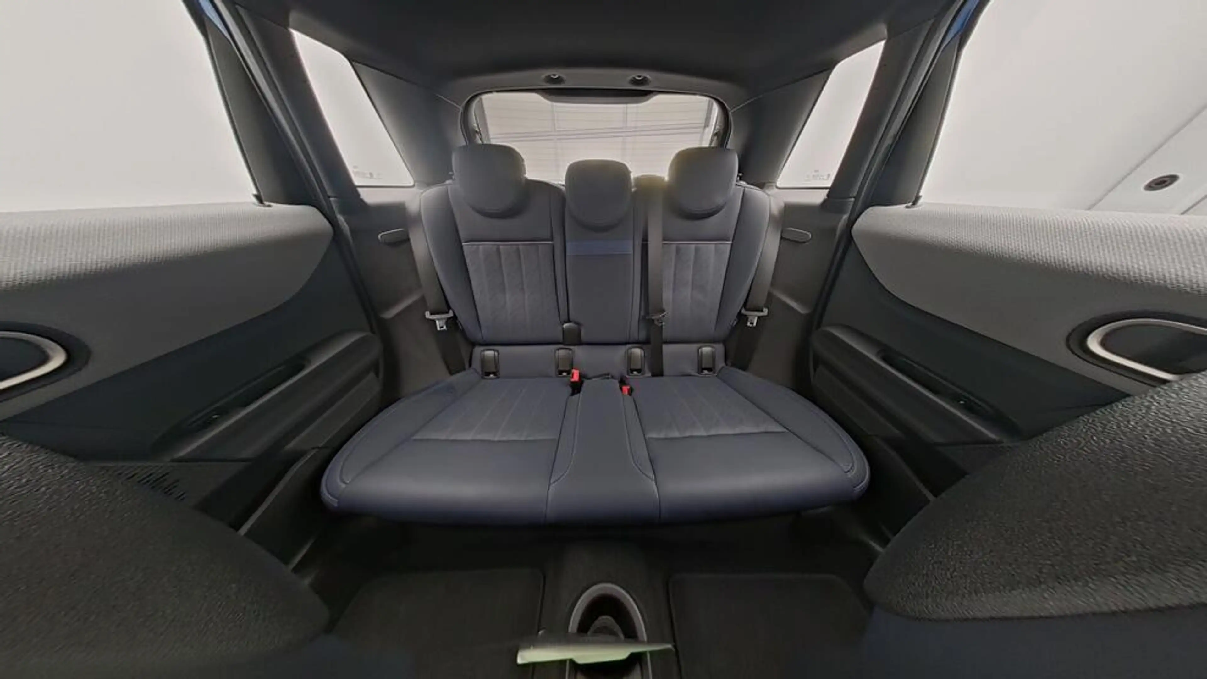 MINI Cooper C Favoured Trim — photo 25