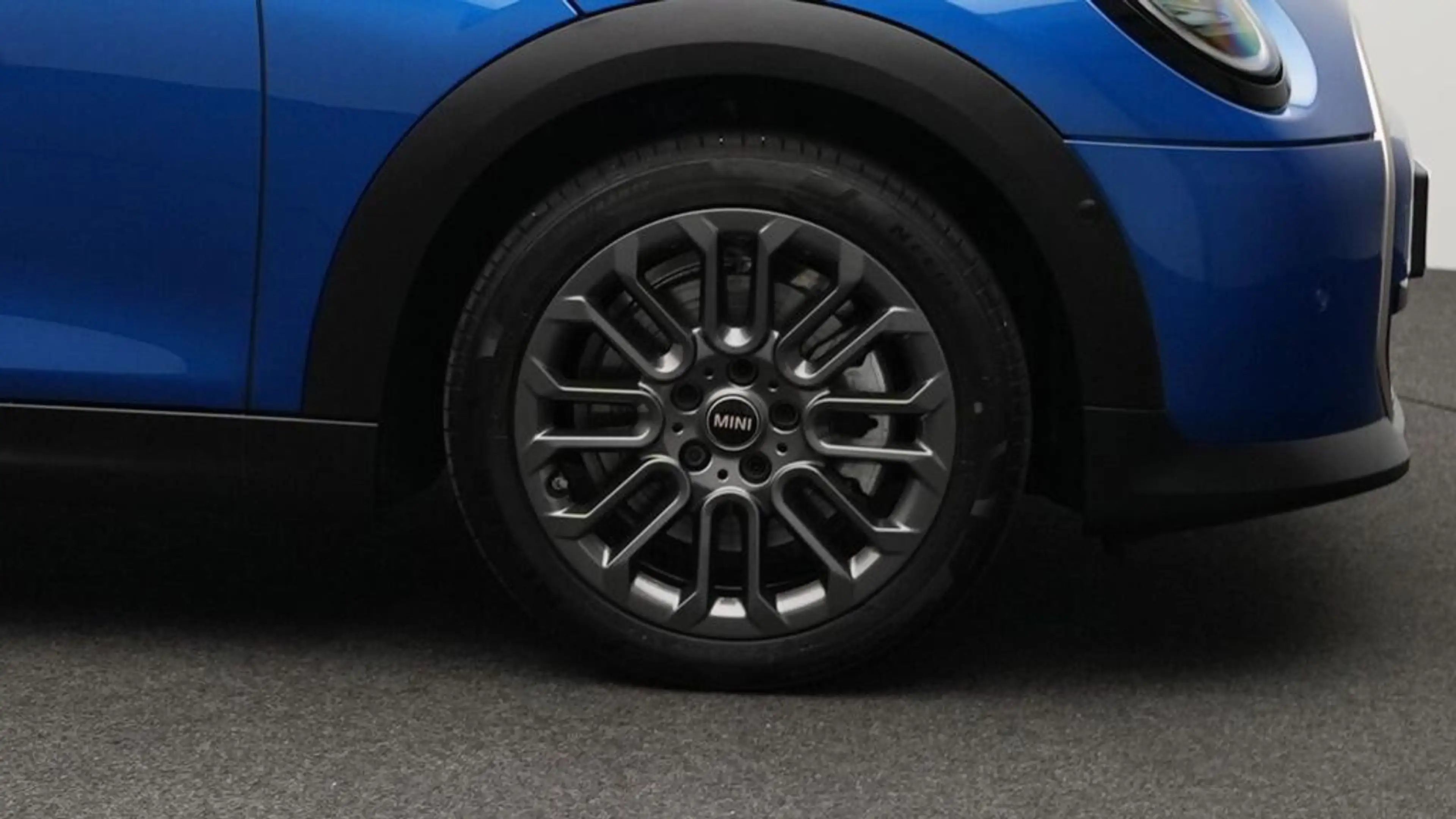 MINI Cooper C Favoured Trim — photo 12