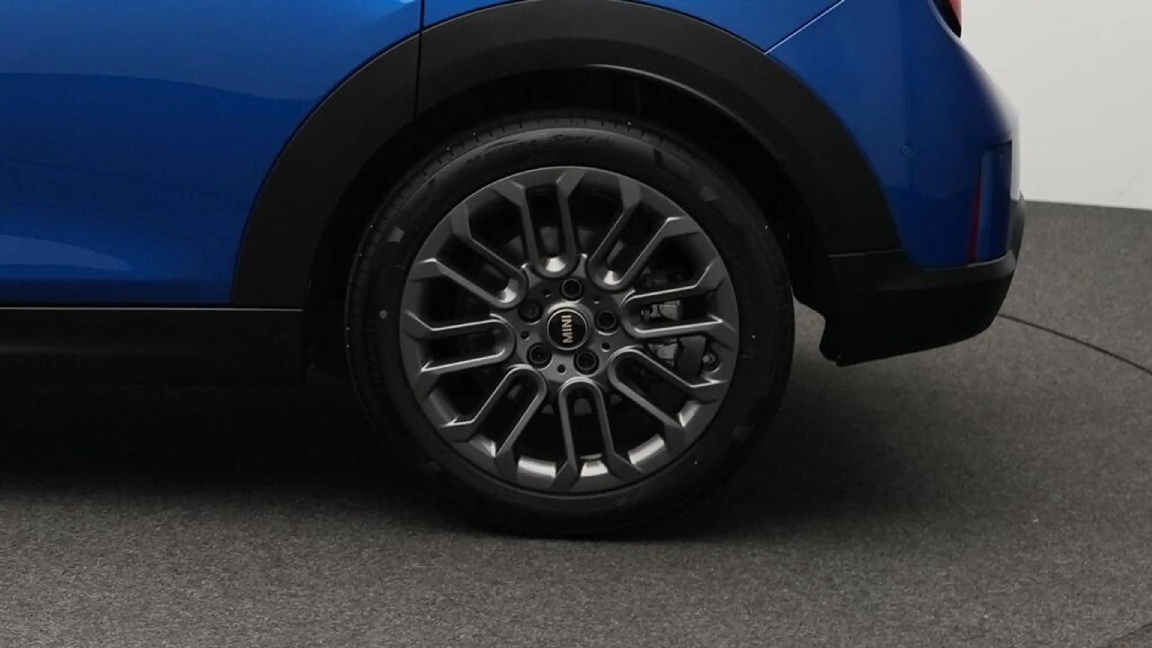 MINI Cooper C Favoured Trim — photo 11