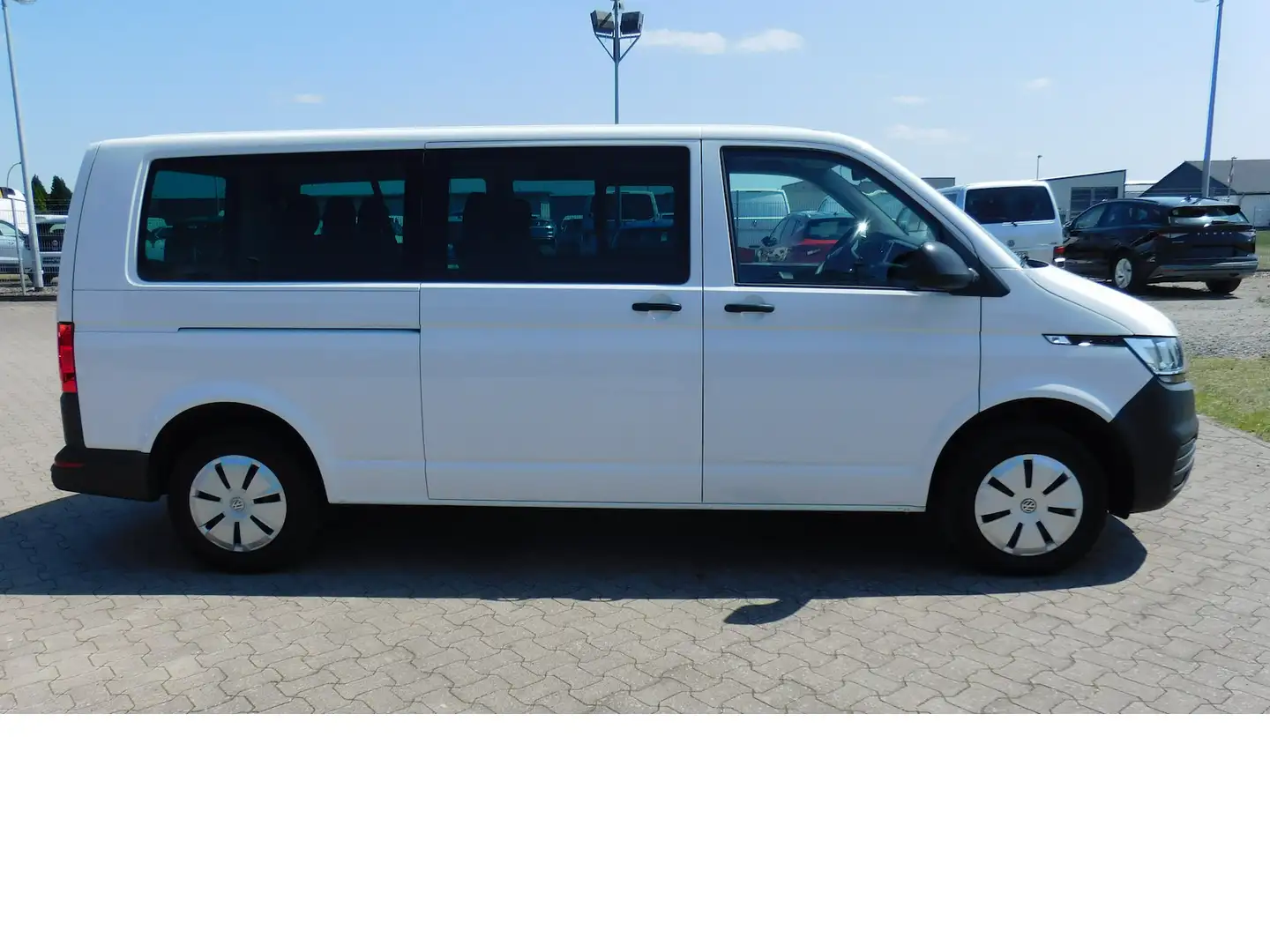 Volkswagen T6.1 Kombi 2.0 Lang BMT TDI DSG 9Sitze Navi Klim Weiß - 2