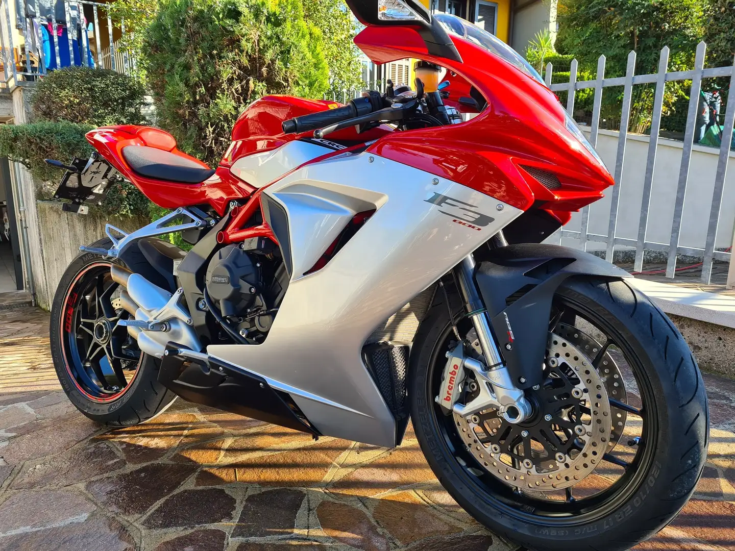 MV Agusta F3 800 EAS ABS Rouge - 2