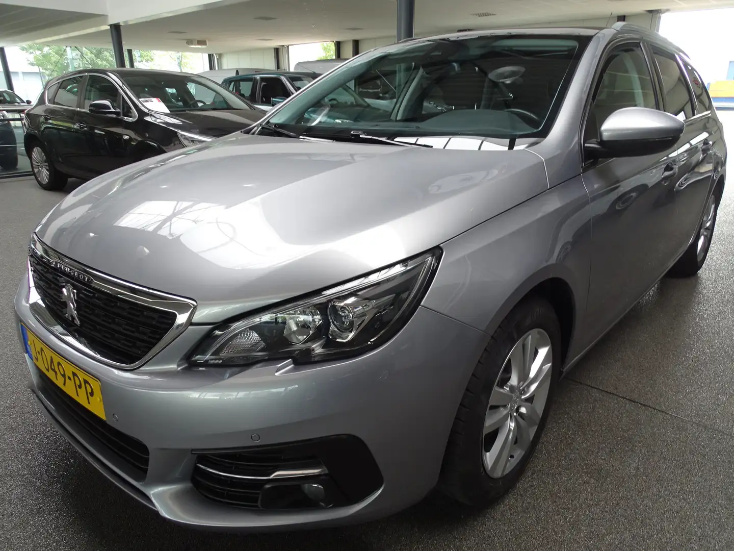 Peugeot 308 SW 1.2 PureTech Executive, Pano, Cruise, Navi, PDC Gris - 1