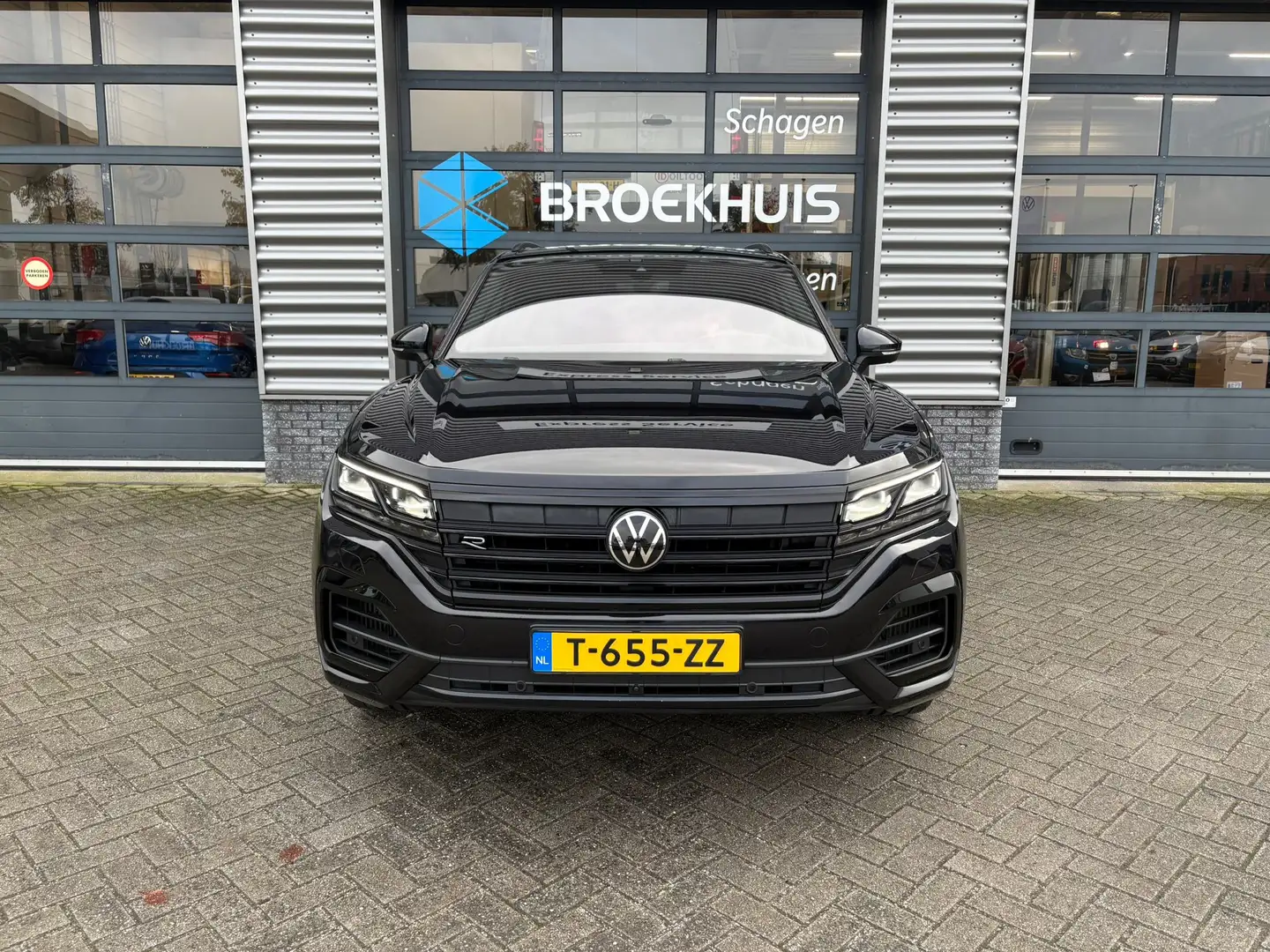 Volkswagen Touareg 3.0 TSi 462 PK 4MOTION R | Luchtvering | Panorama Zwart - 2