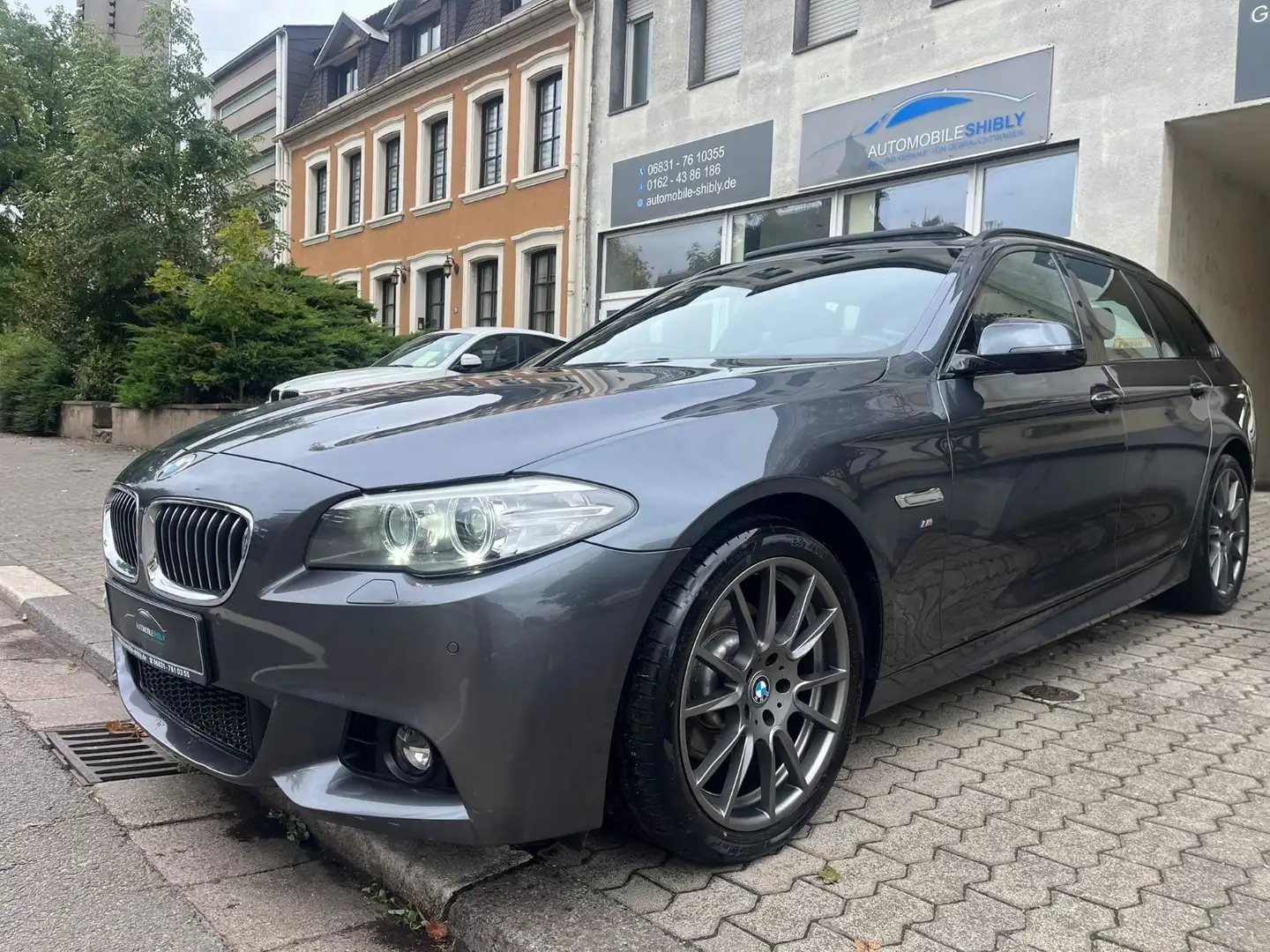 BMW 520 d Touring M Sport, Head-Up Panorama Grau - 1