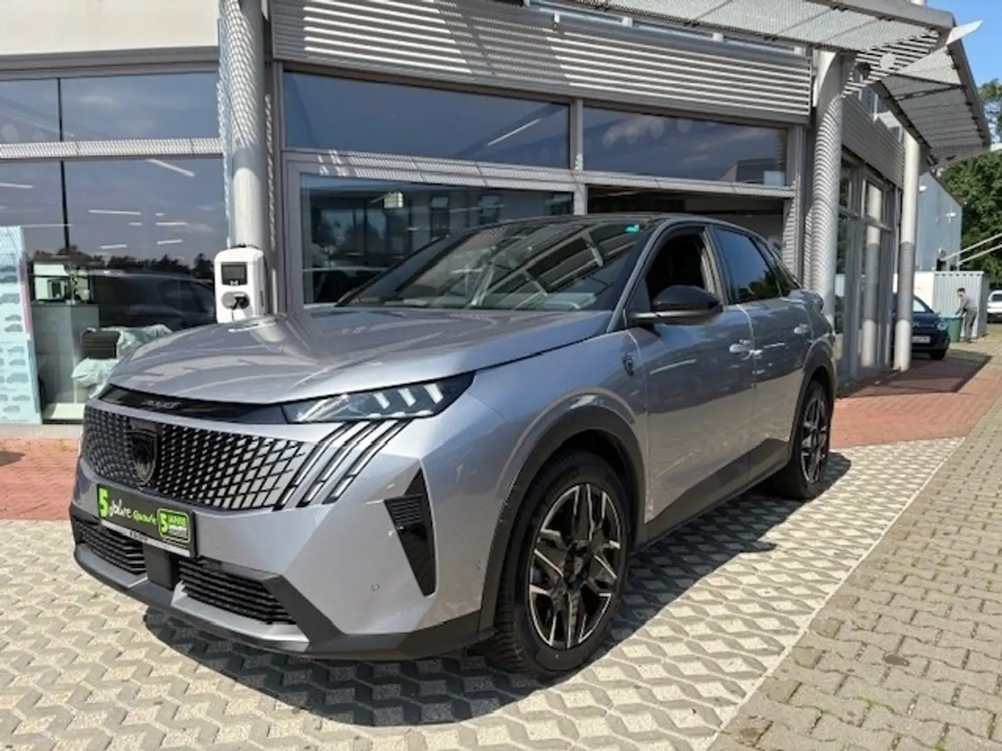 Peugeot 3008 1.2 136 GT Grau - 2