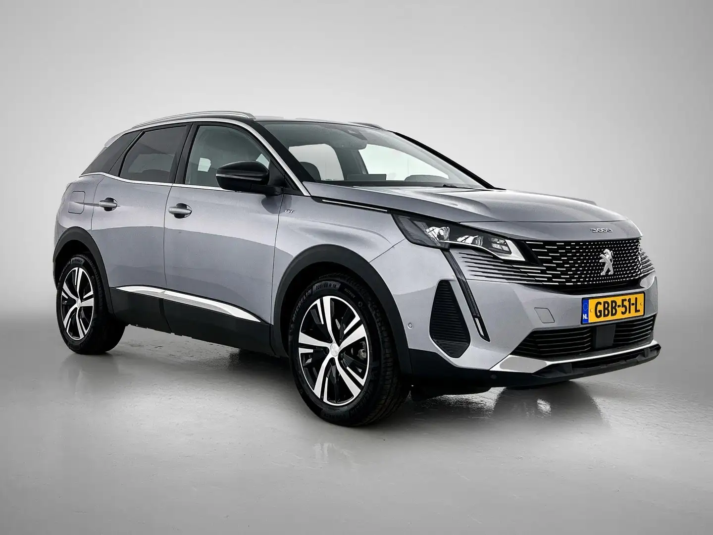Peugeot 3008 SUV GT 130pk Automaat | Navigatie | Achteruitrijca Grijs - 2