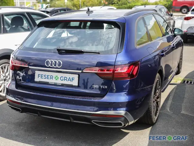 Audi A4 view 4