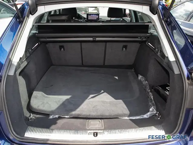 Audi A4 view 9