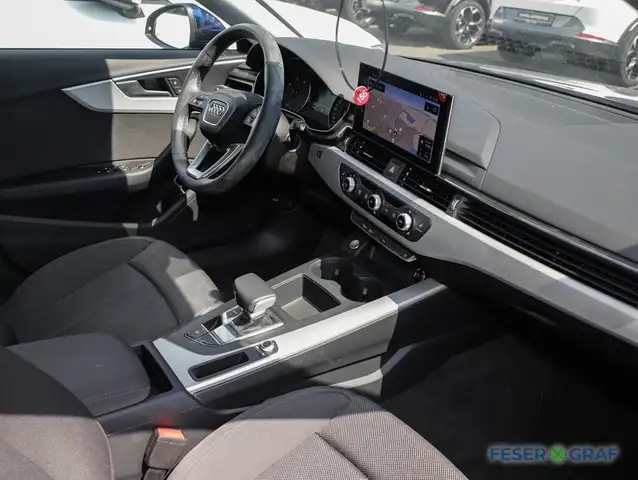 Audi A4 view 7