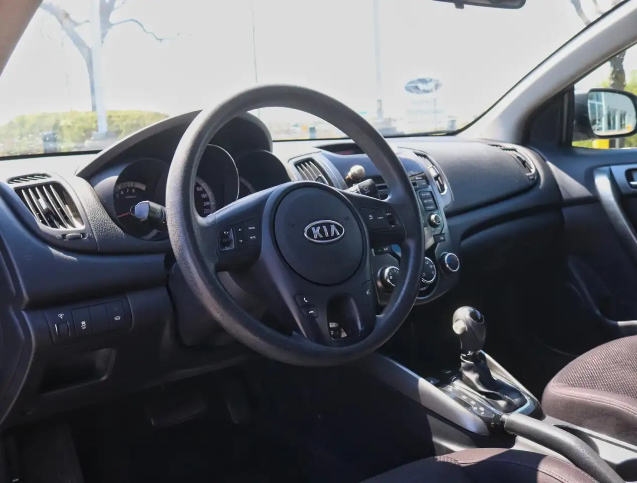 Kia Forte снимка Kia Forte