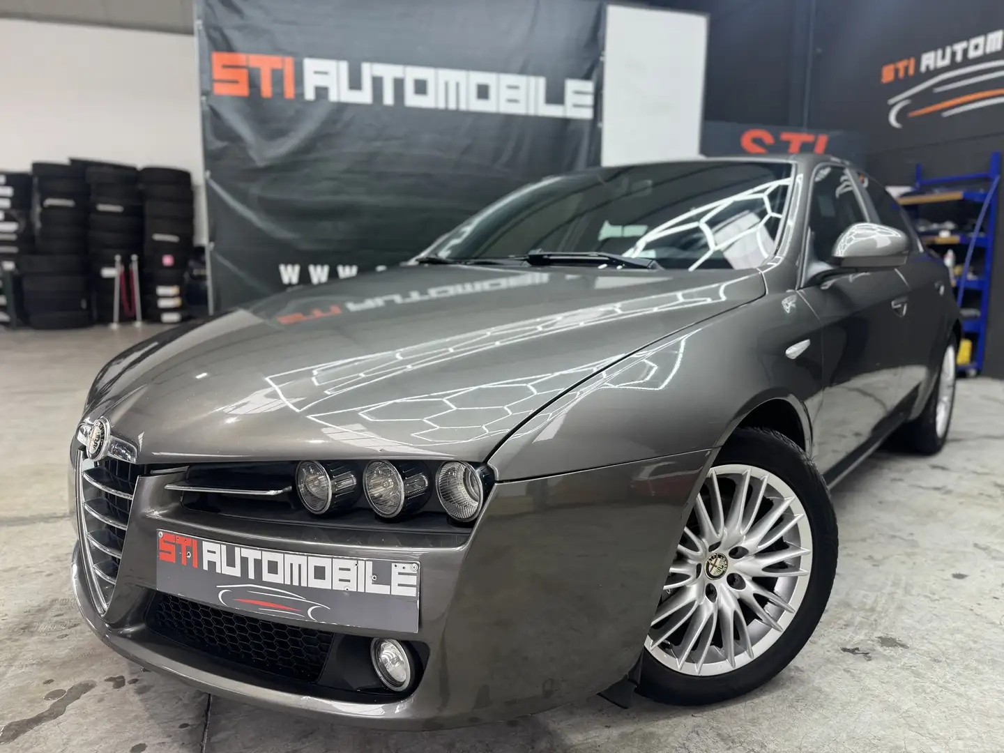 Alfa Romeo 159 1.9JTD ** LIRE DESCRIPTION ** Brun - 1