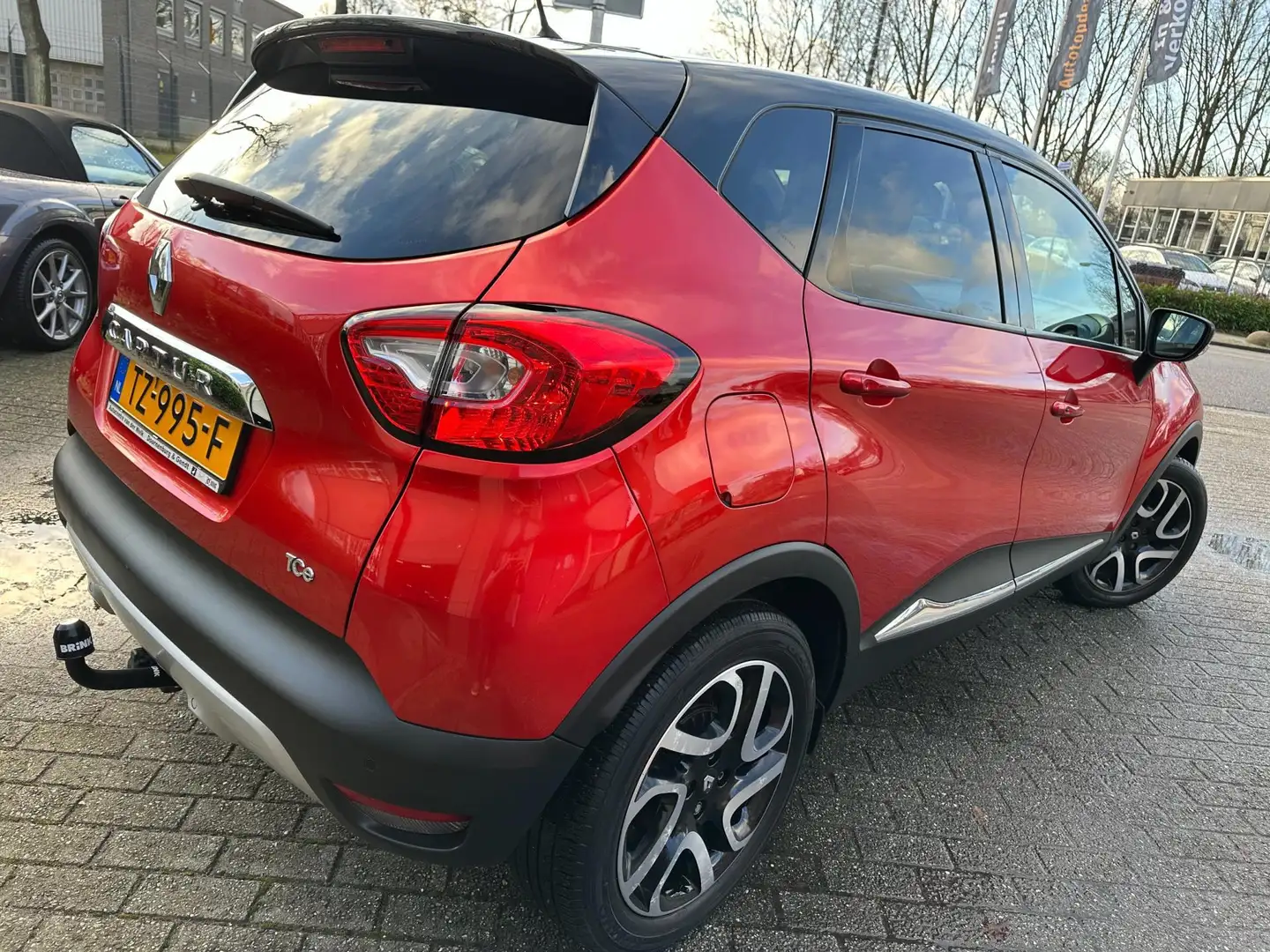 Renault Captur 1.2 TCe Helly Hansen AUTOMAAT 120PK CAMERA NAVI LU Rouge - 2