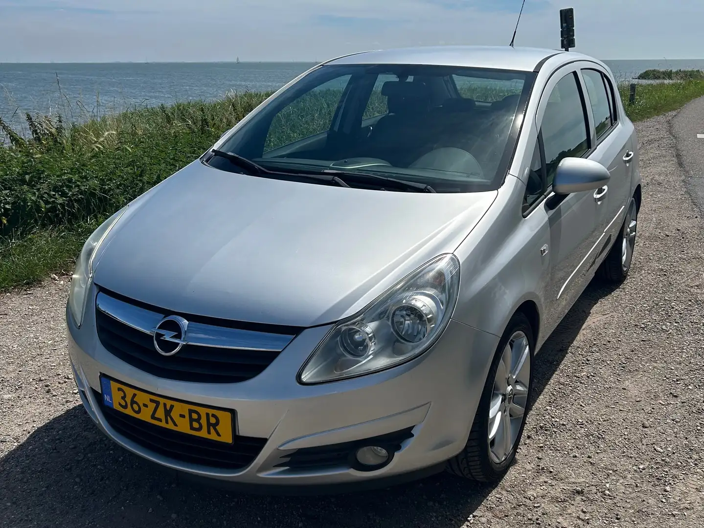 Opel Corsa Corsa 1.4-16V Enjoy Zilver - 1