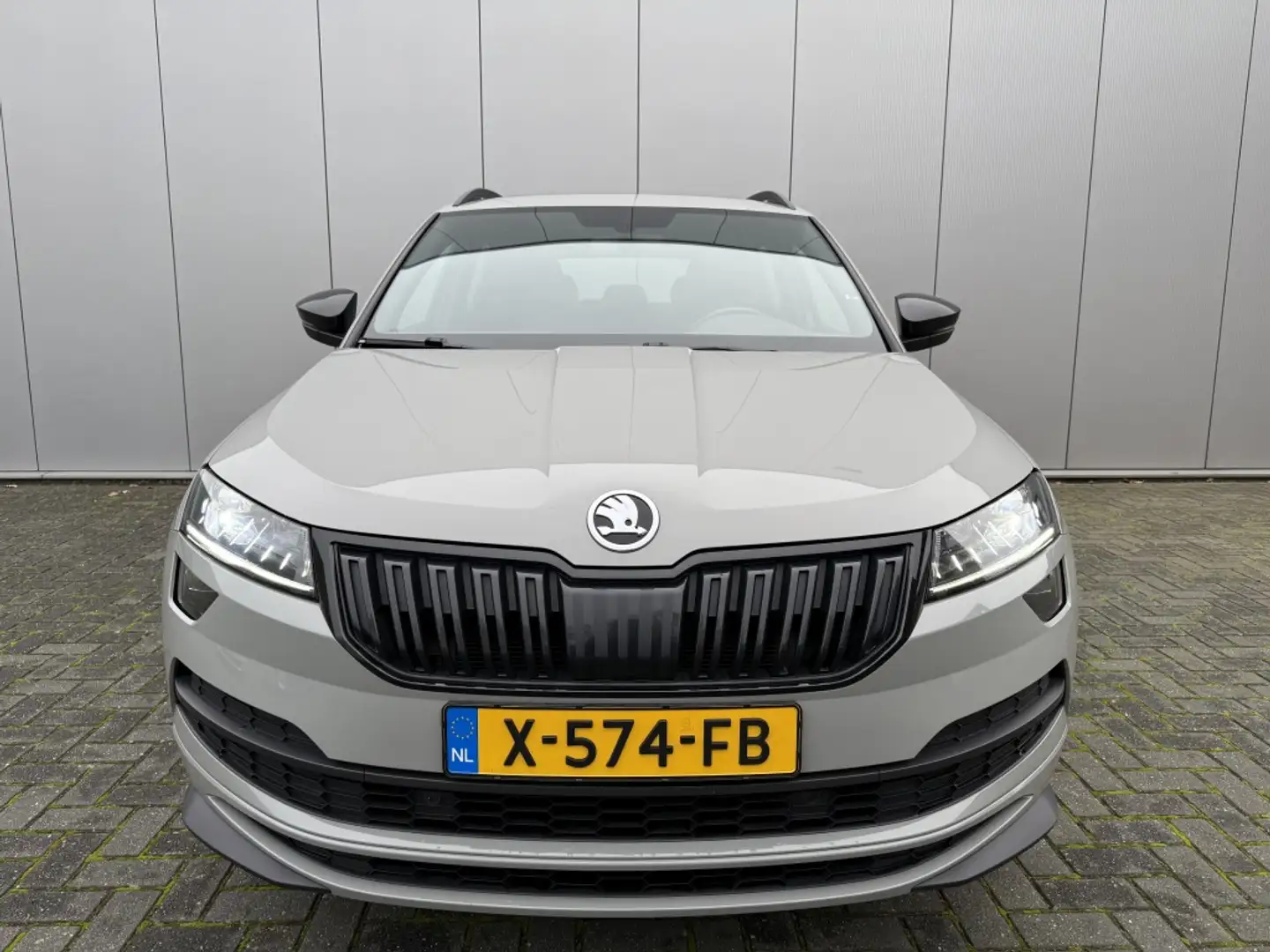 Skoda Karoq 1.5 TSI Sportline EINDEJAARSAANBIEDING carplay cam Grijs - 2