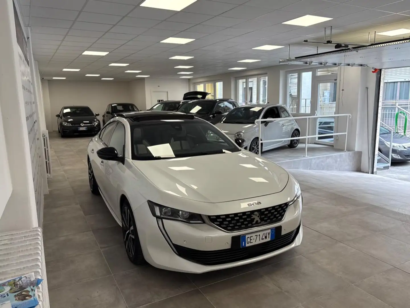 Peugeot 508 Plug-in Hybrid 225 e-EAT8 GT TETTO APRIBILE Bianco - 2