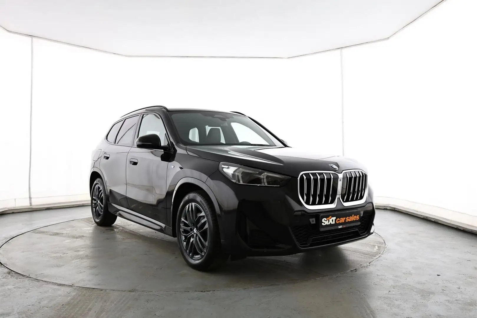 BMW X1 sDrive18i M Sport DrAs+|harman|el.S.|Pano|AHK Schwarz - 1