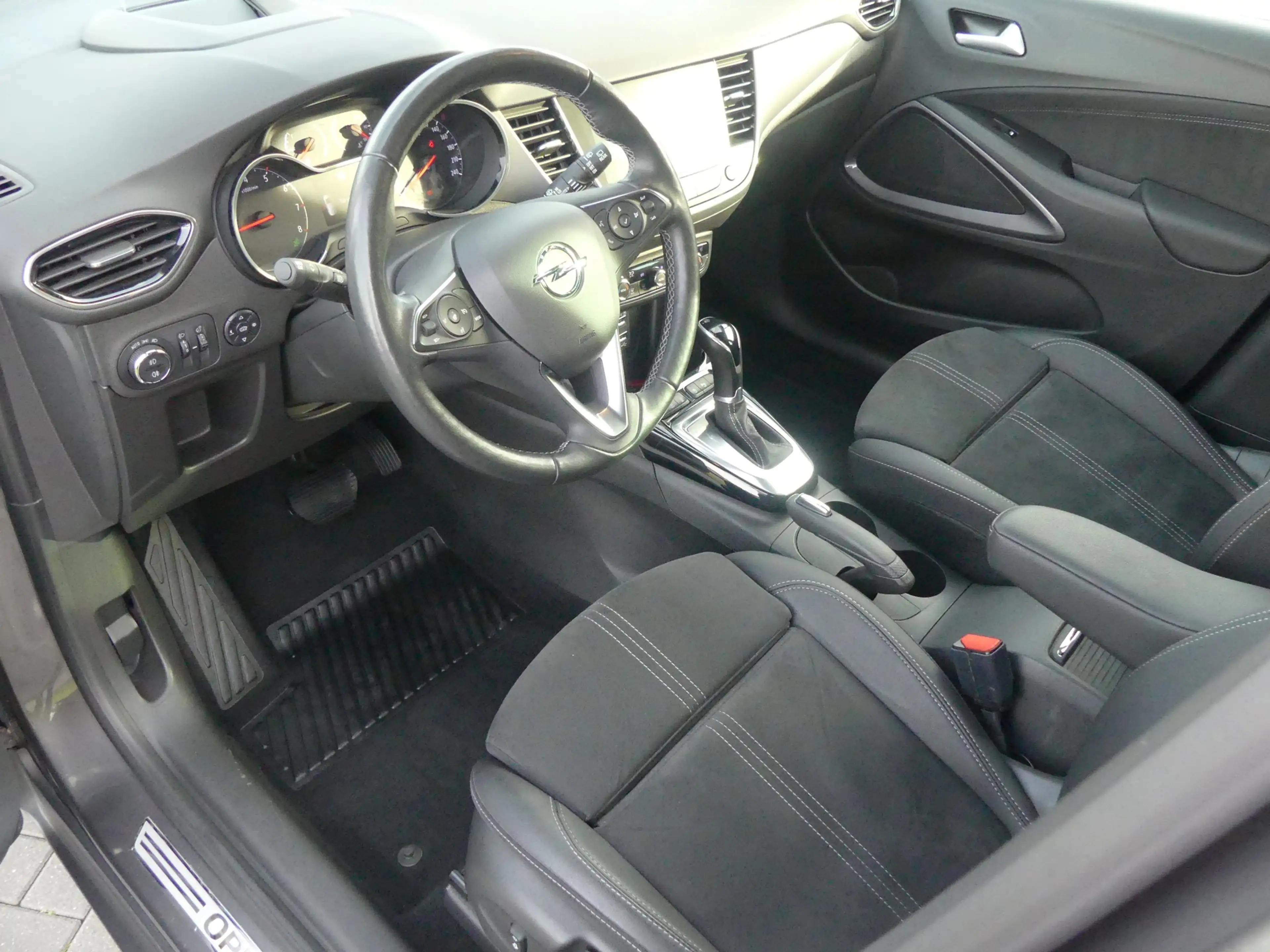 Opel Crossland 1.2 Ultimate LED Navi Head-Up Kamera — photo 8