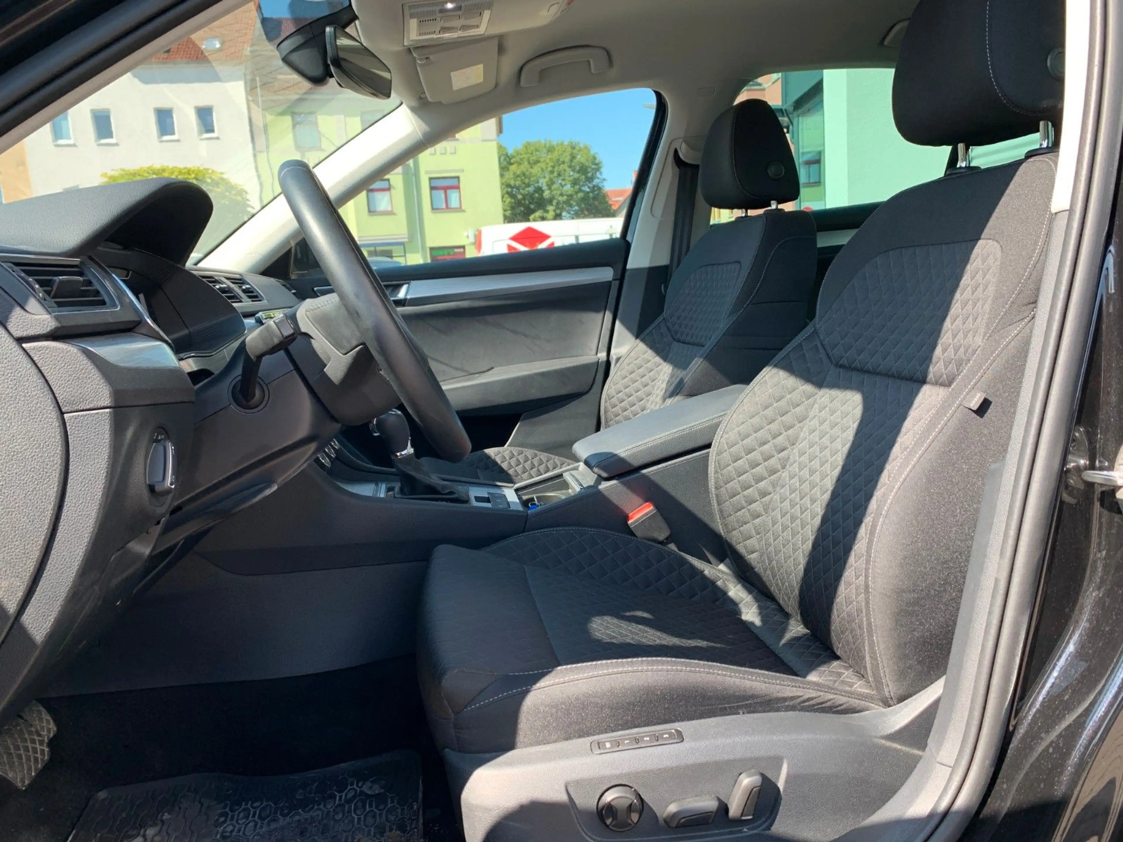 Skoda Superb 2.0TSI DSG Limousine LED+Memory+el.Klappe — photo 3