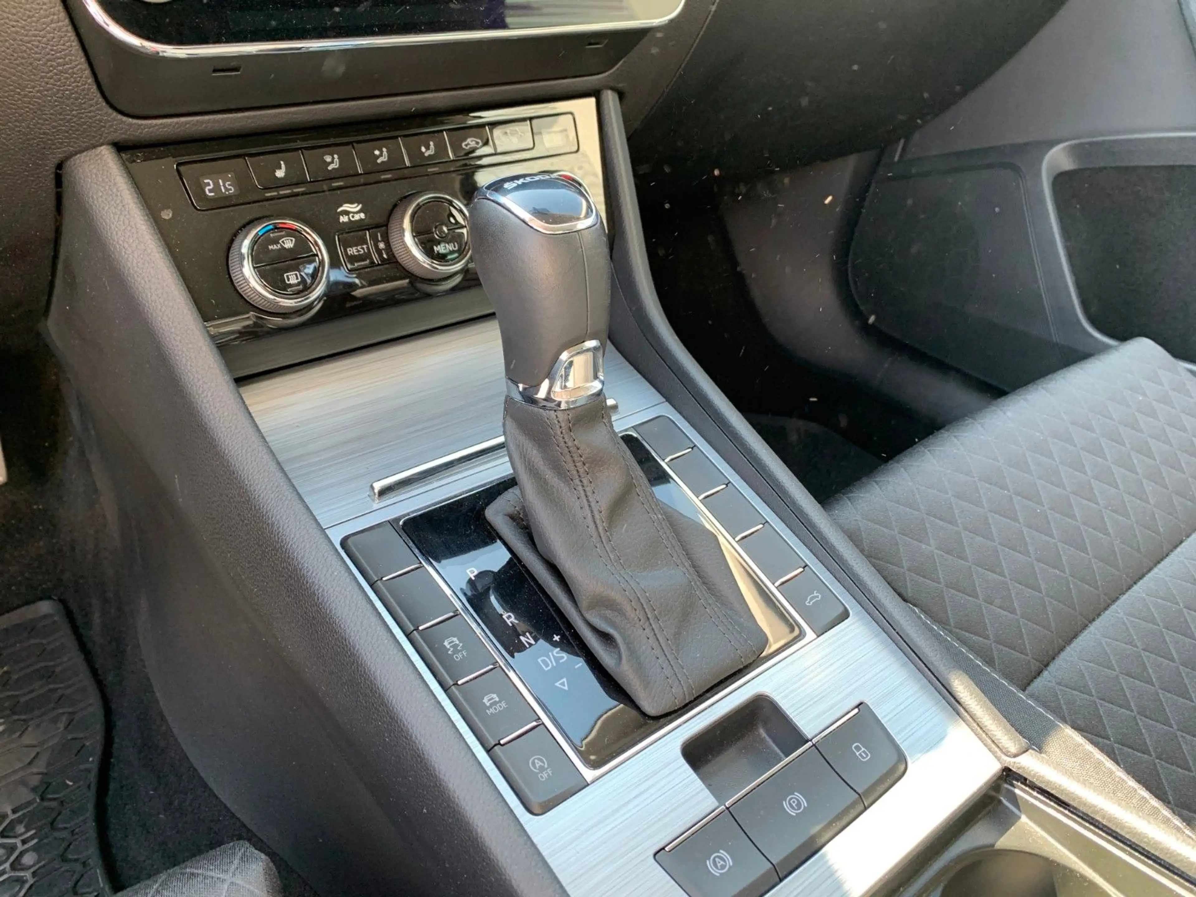 Skoda Superb 2.0TSI DSG Limousine LED+Memory+el.Klappe — photo 4