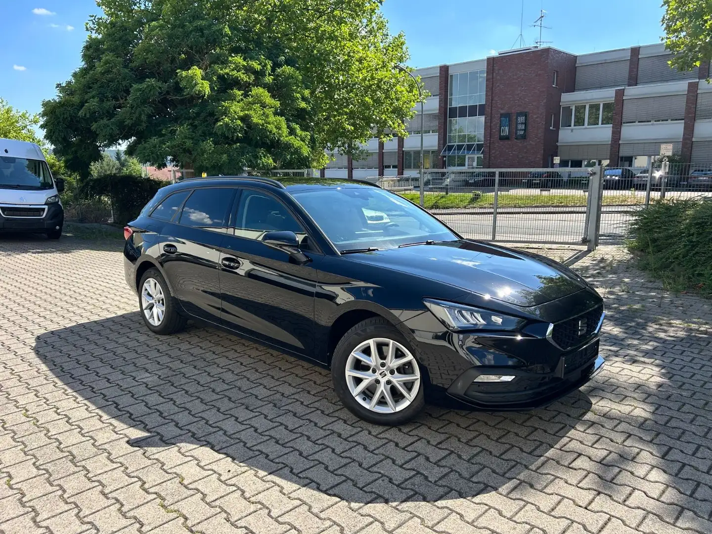 SEAT Leon Sportstourer 2.0 TDI Style 4Drive Czarny - 2