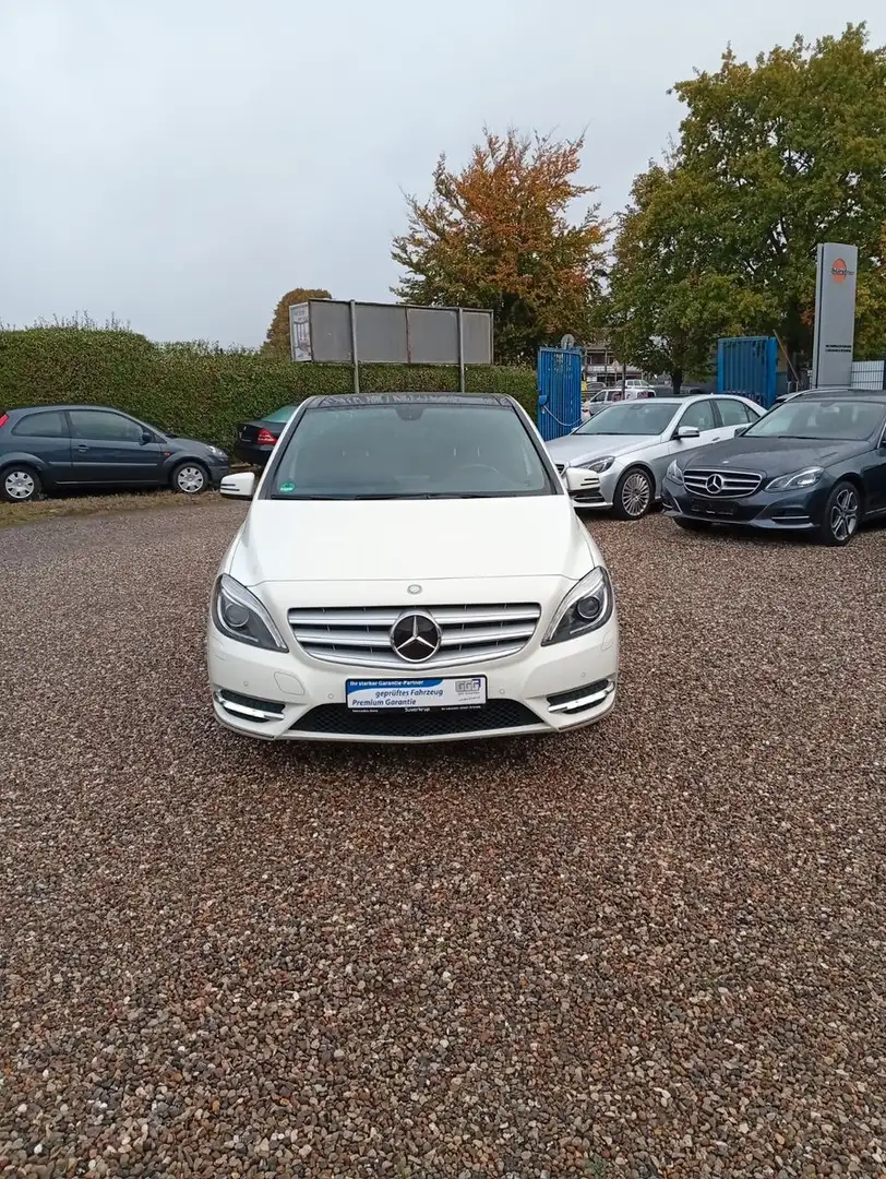 Mercedes-Benz B 180 Style.Klima.Navi.Panoramadach.AHK.1Hand Blanc - 1