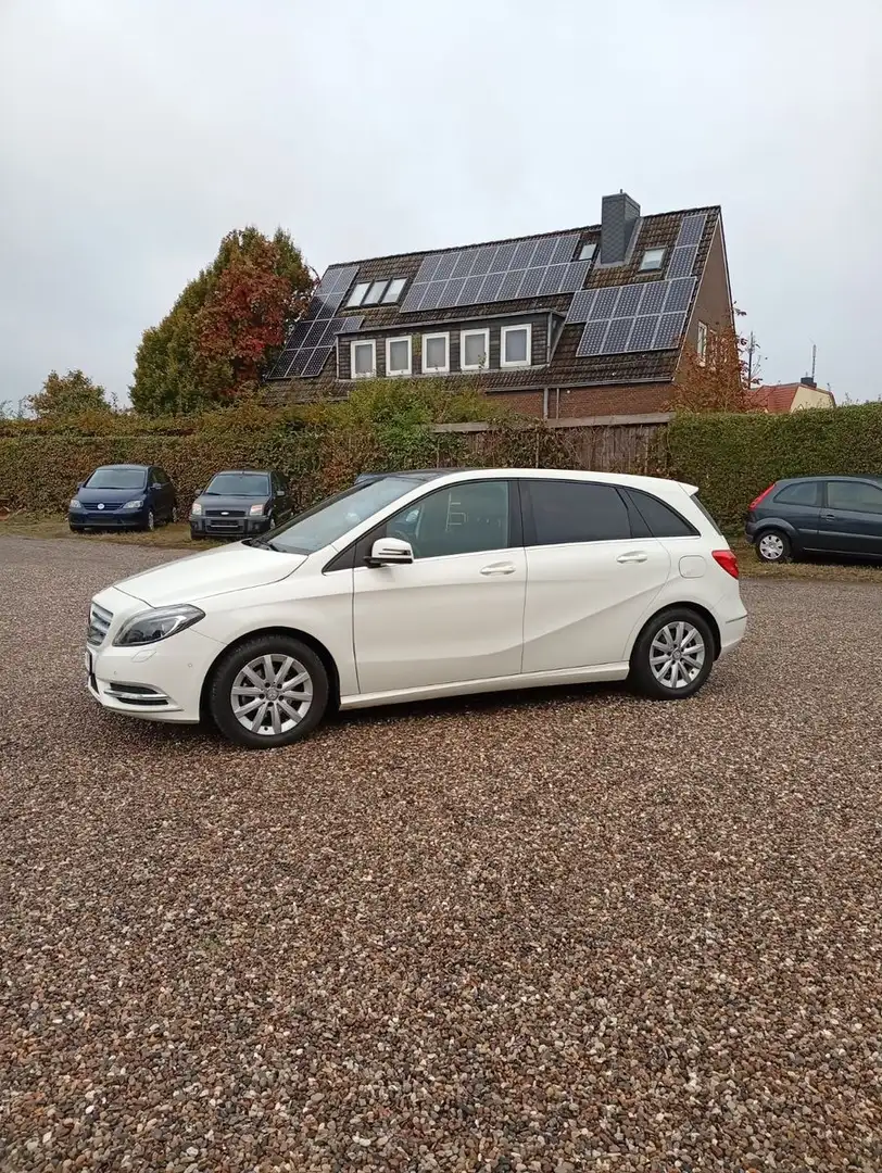 Mercedes-Benz B 180 Style.Klima.Navi.Panoramadach.AHK.1Hand Blanc - 2