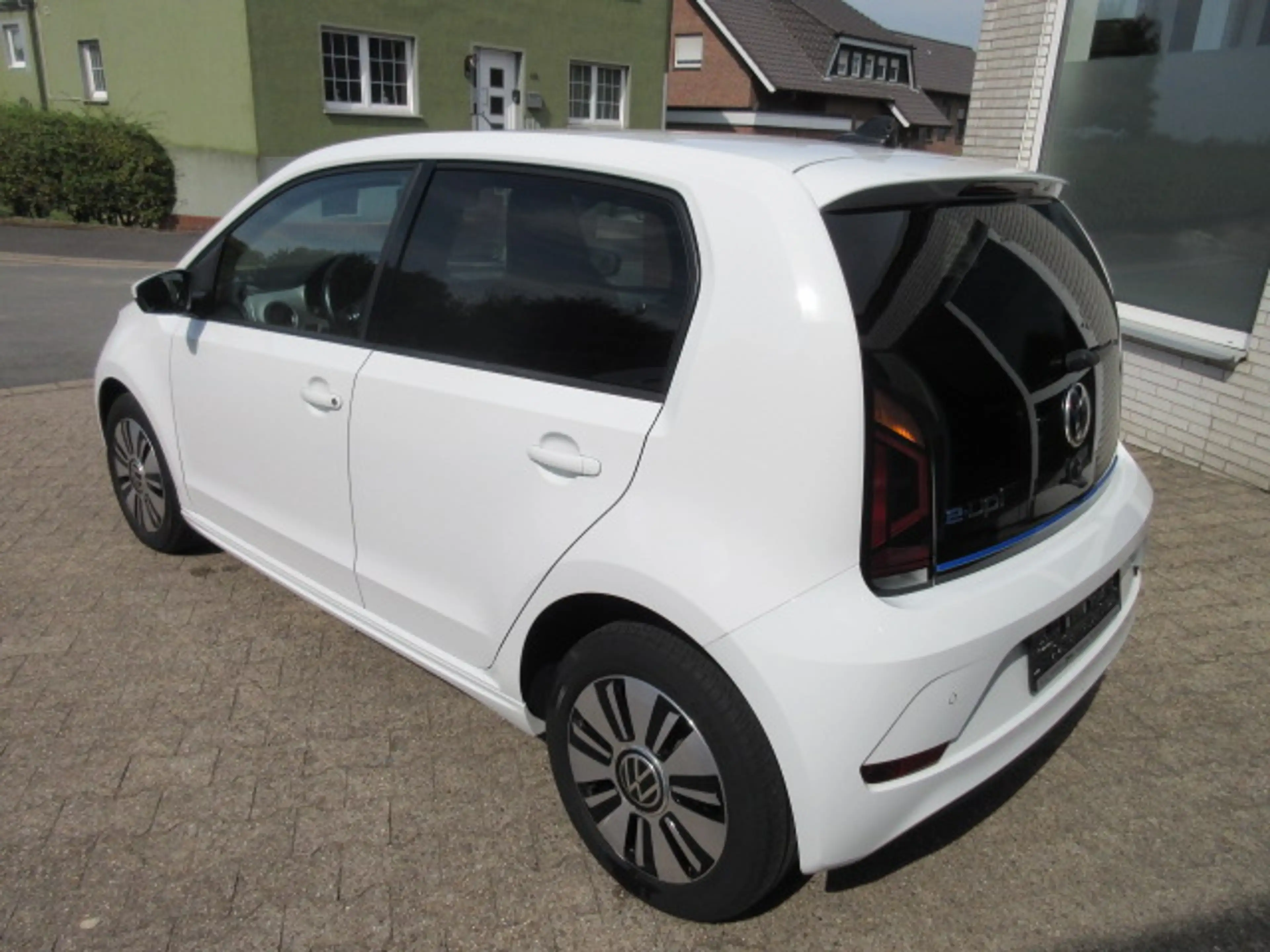 Volkswagen e-up! Style "Plus" Automatik NAVIV. KAMERA GRA ALU APS SITZHEIZUNG CLIMATRONIC — photo 2