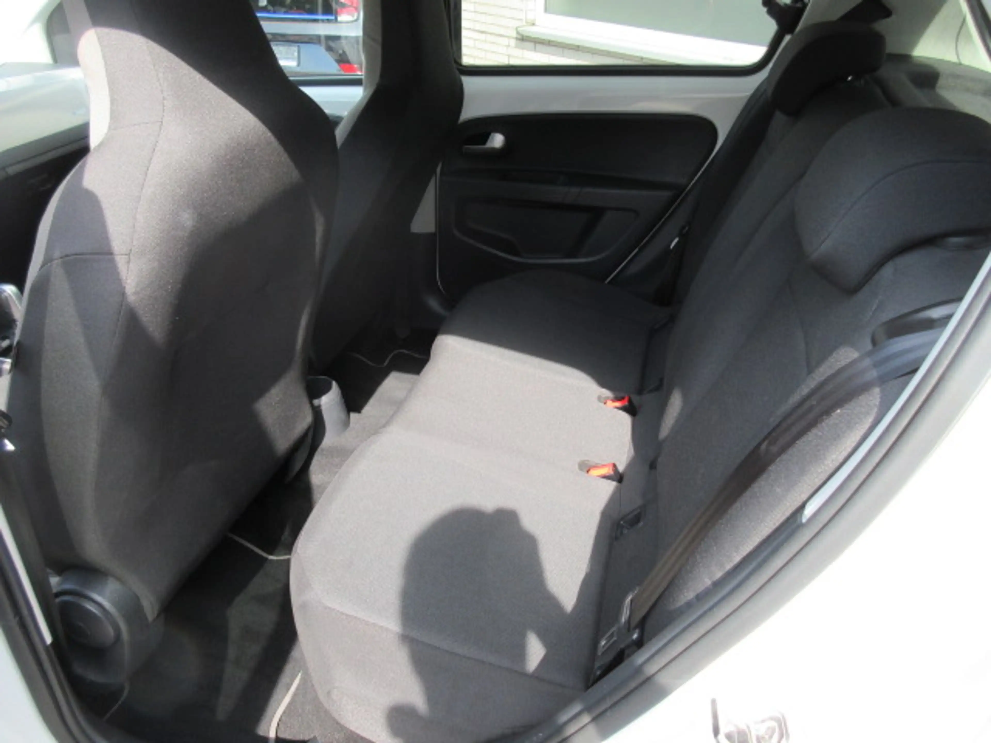 Volkswagen e-up! Style "Plus" Automatik NAVIV. KAMERA GRA ALU APS SITZHEIZUNG CLIMATRONIC — photo 5