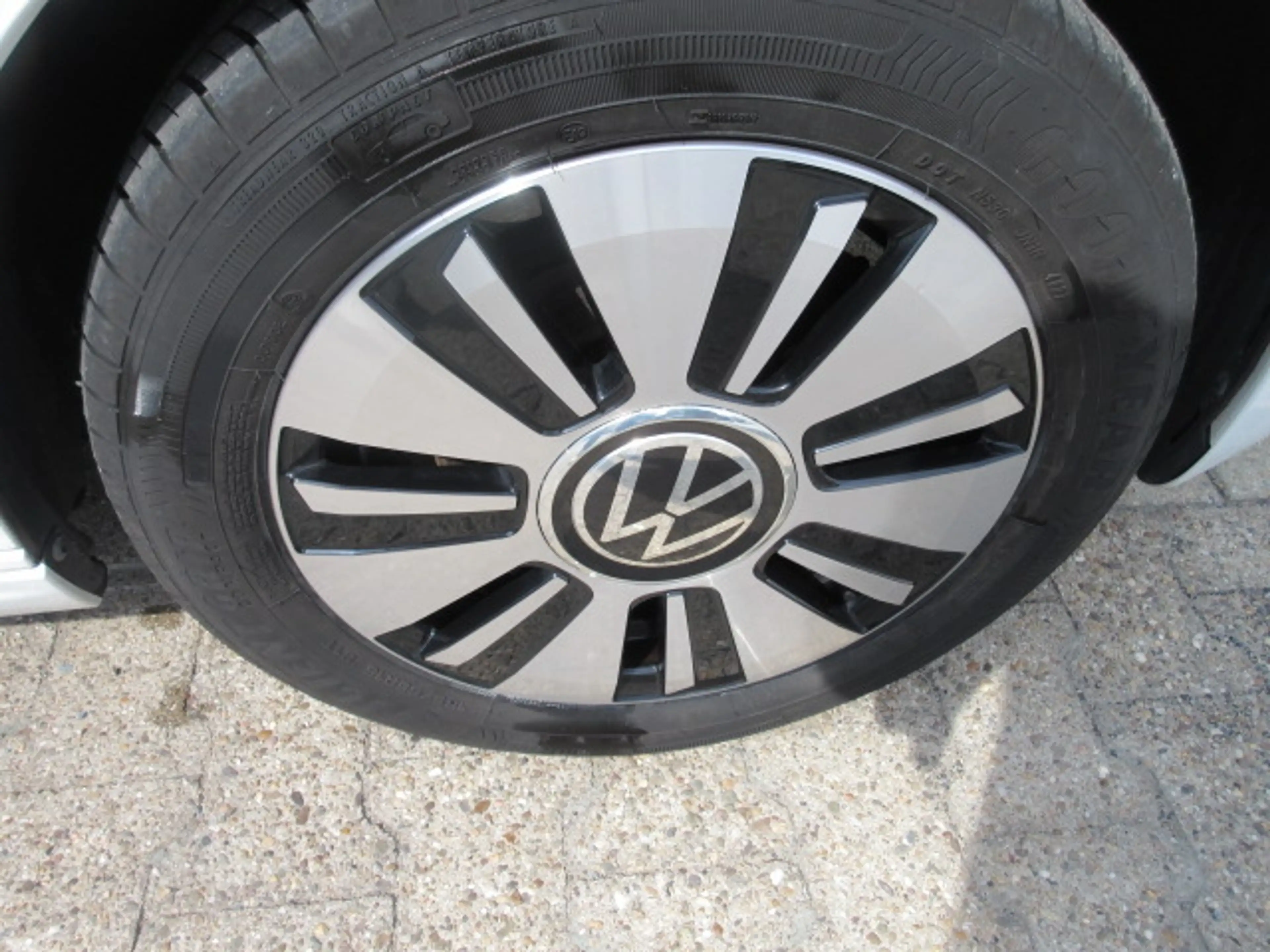 Volkswagen e-up! Style "Plus" Automatik NAVIV. KAMERA GRA ALU APS SITZHEIZUNG CLIMATRONIC — photo 10