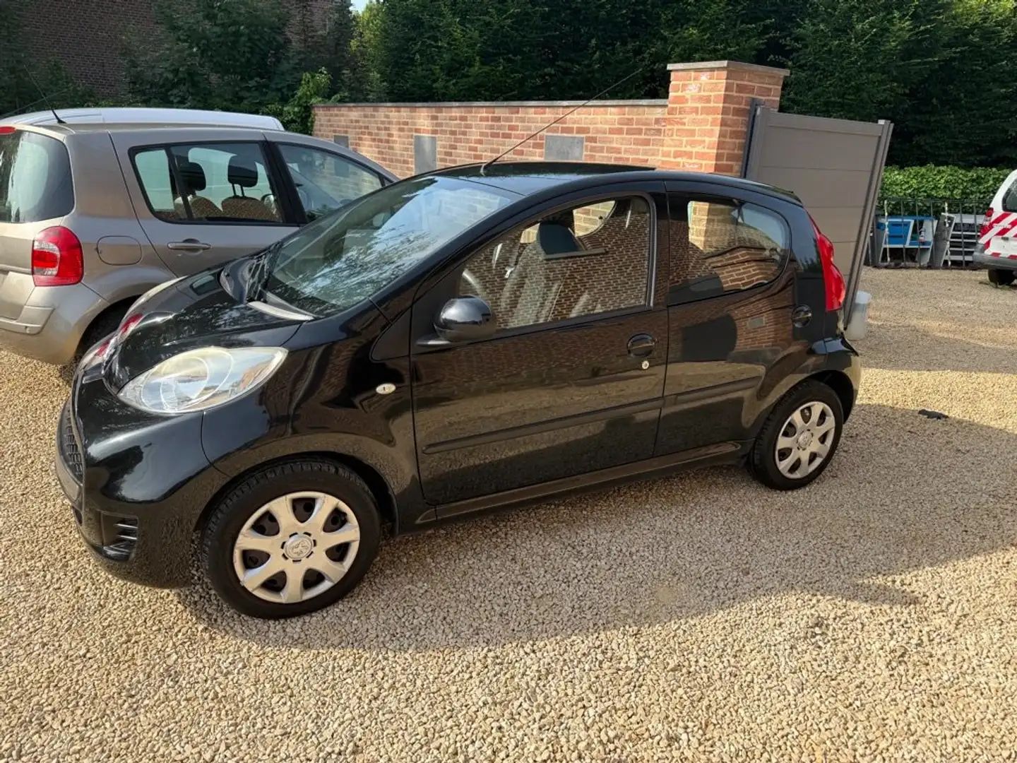 Peugeot 107 1.0i Essence Euro 5 -  Garantie 1 an -  83000km Noir - 1