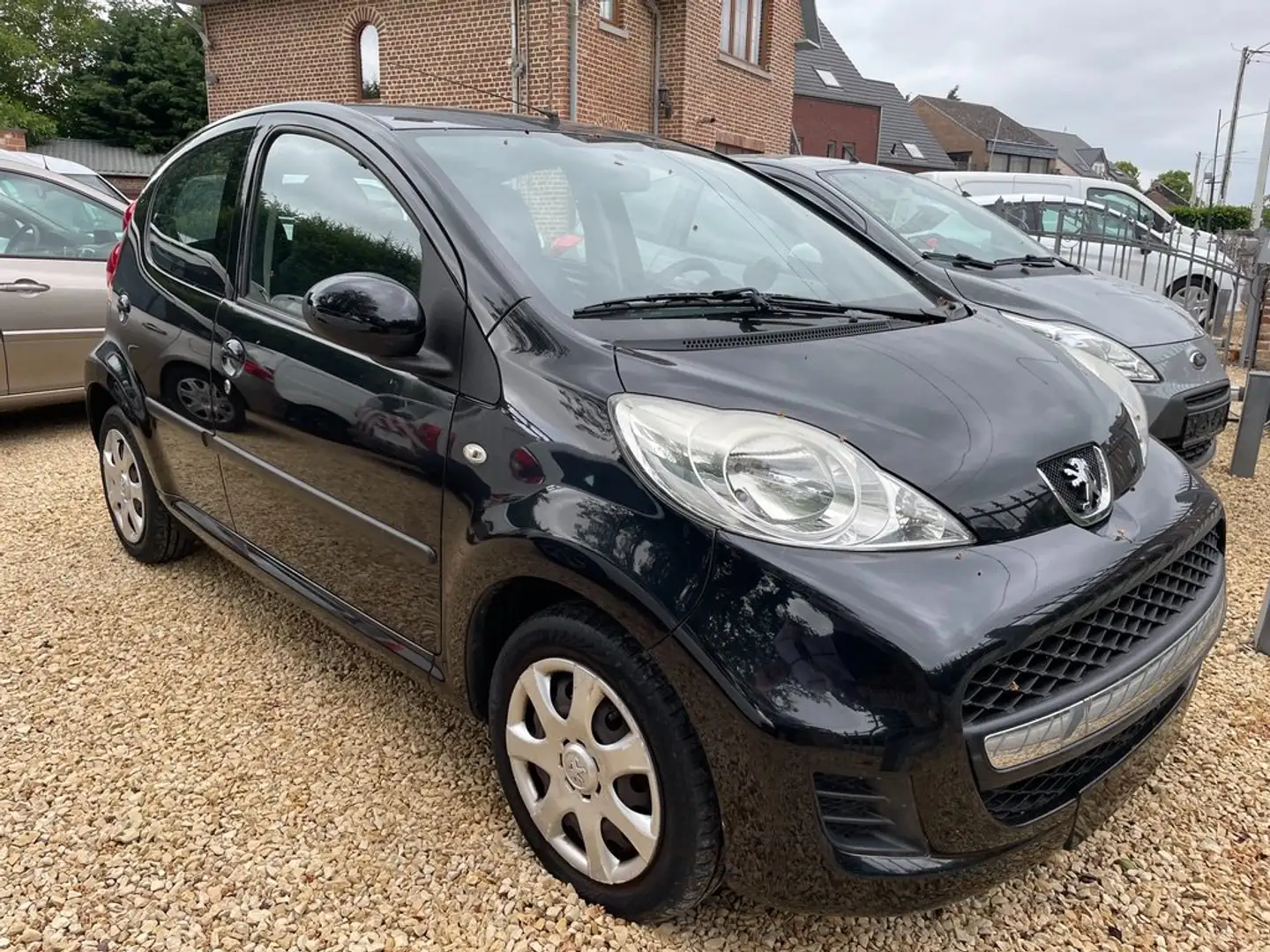 Peugeot 107 1.0i Essence Euro 5 -  Garantie 1 an -  84000km Noir - 1