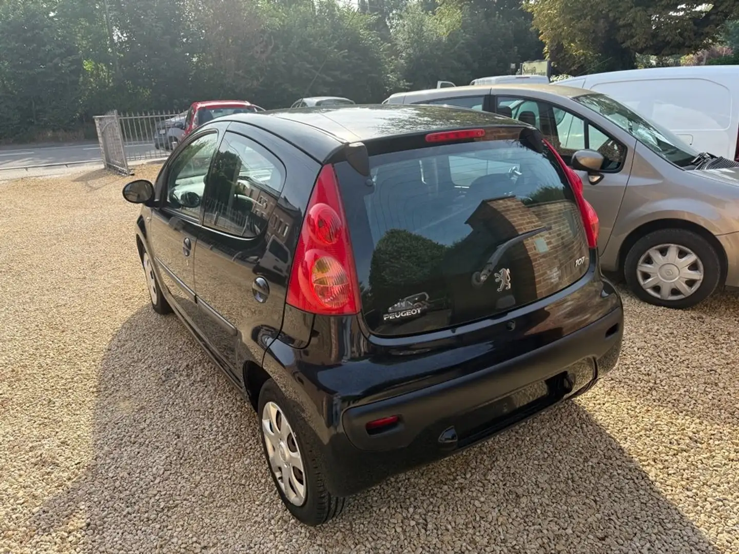 Peugeot 107 1.0i Essence Euro 5 -  Garantie 1 an -  83000km Noir - 2