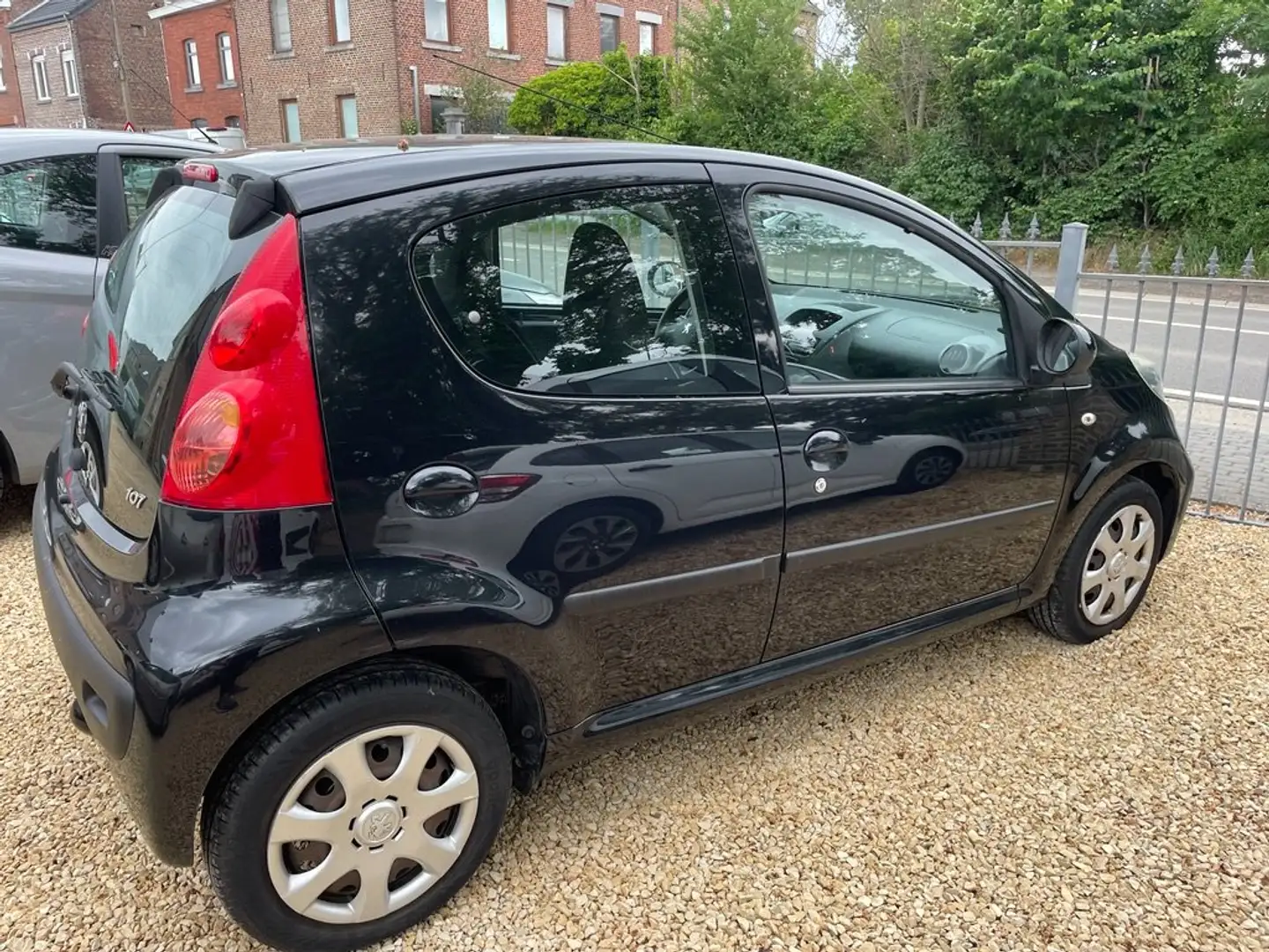 Peugeot 107 1.0i Essence Euro 5 -  Garantie 1 an -  84000km Noir - 2