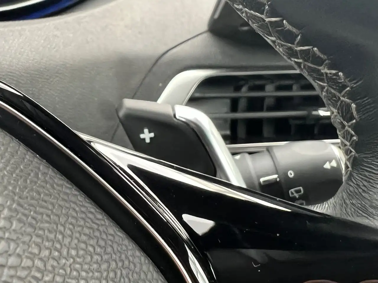 Peugeot 3008 1.5 HDI 130CV ALLURE / BOITE AUTO / GRAND GPS / CARPLAY / CAMERA, миниатюра 23