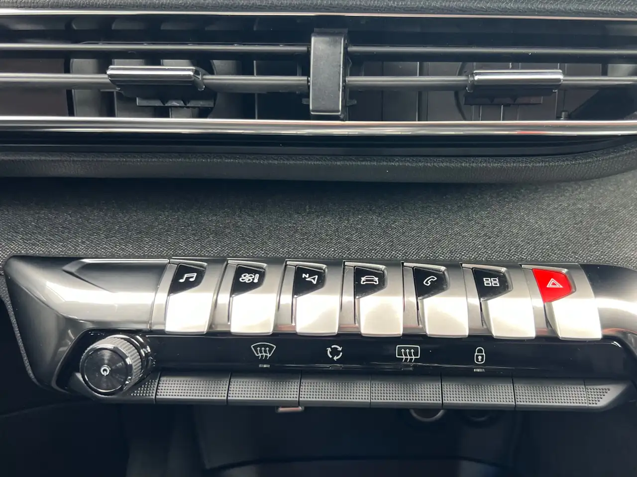 Peugeot 3008 1.5 HDI 130CV ALLURE / BOITE AUTO / GRAND GPS / CARPLAY / CAMERA, миниатюра 25